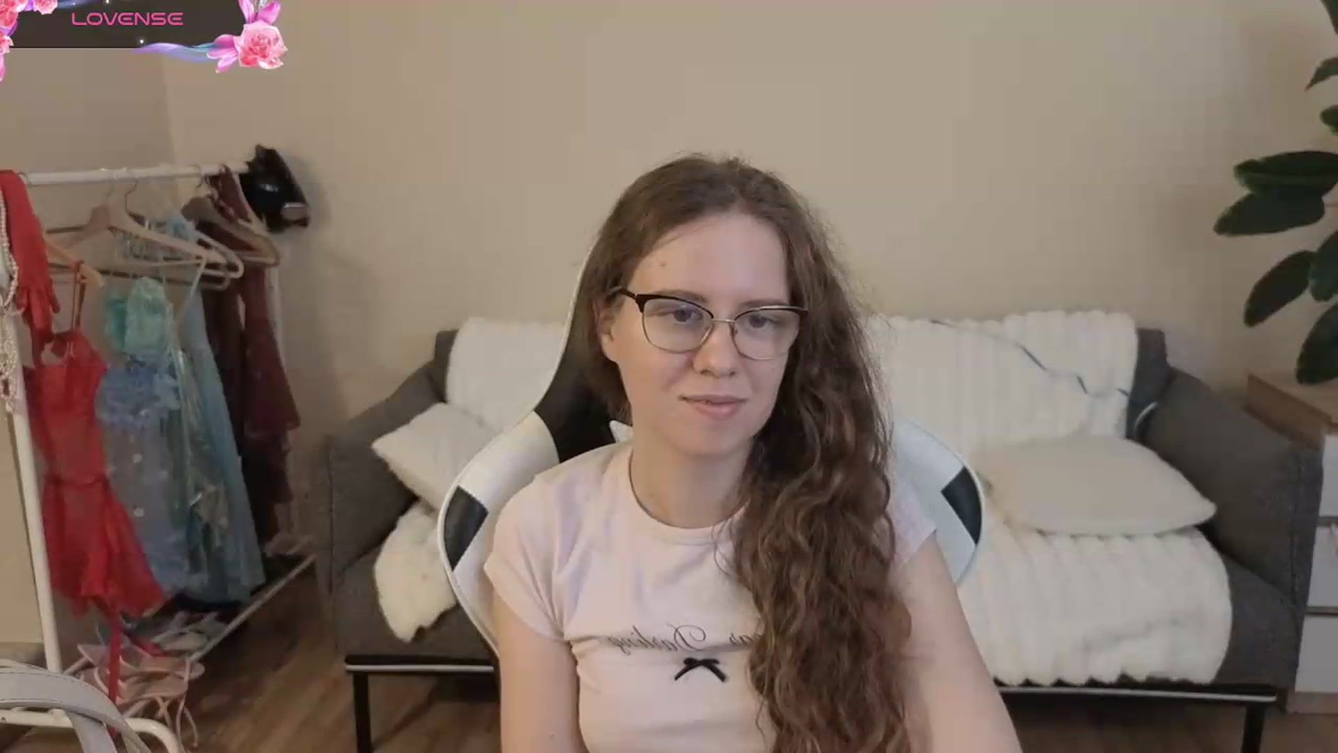 Gallery image thumbnail from BlueFlowerr's myfreecams stream on, 08/11/2026, 19:24 image 19 of 20