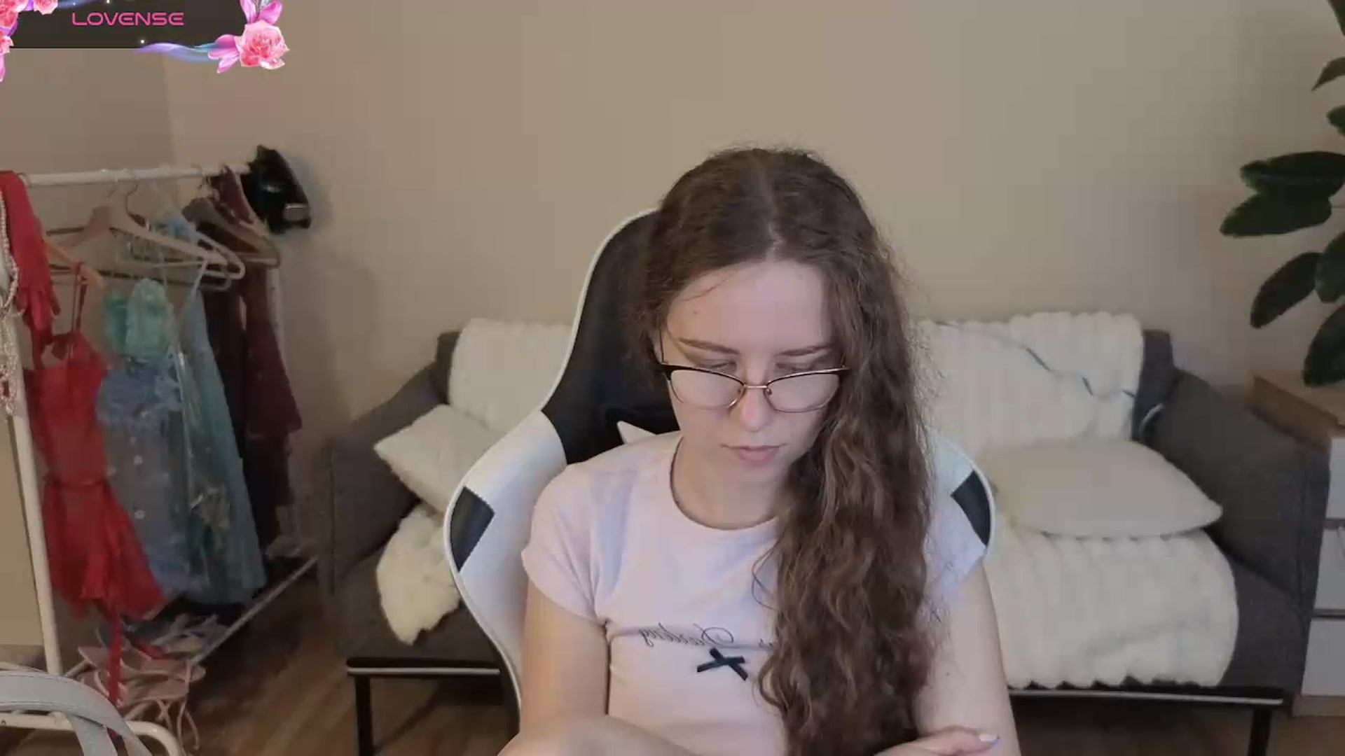 Gallery image thumbnail from BlueFlowerr's myfreecams stream on, 08/11/2026, 19:24 image 15 of 20
