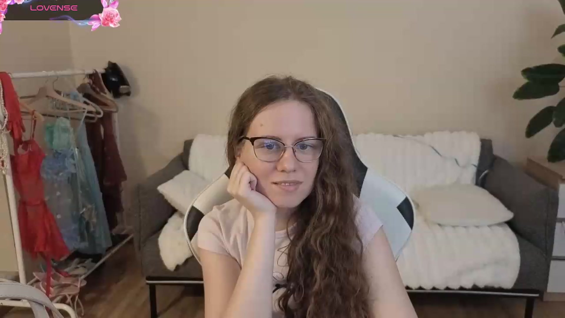 Gallery image thumbnail from BlueFlowerr's myfreecams stream on, 08/11/2026, 19:24 image 18 of 20