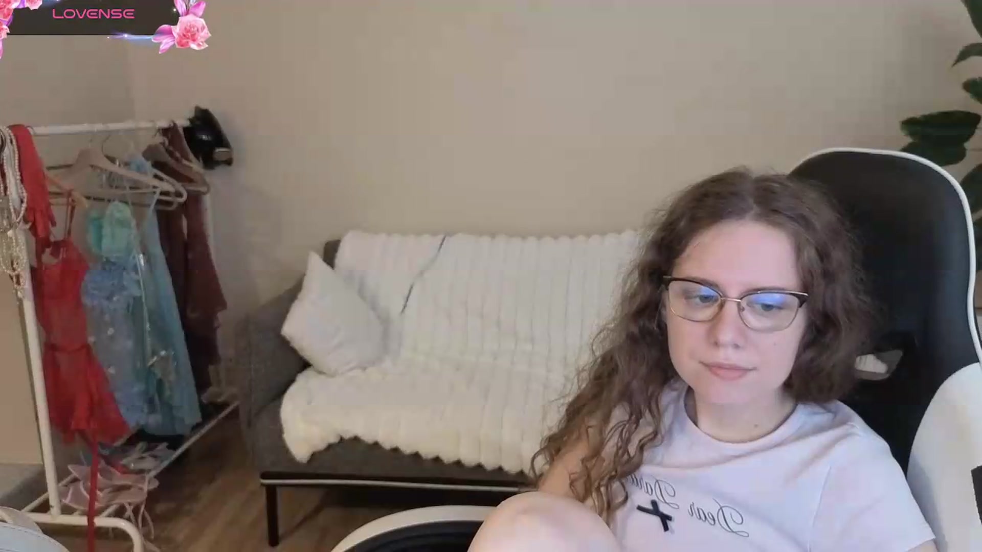 Gallery image thumbnail from BlueFlowerr's myfreecams stream on, 08/11/2026, 20:29 image 19 of 20