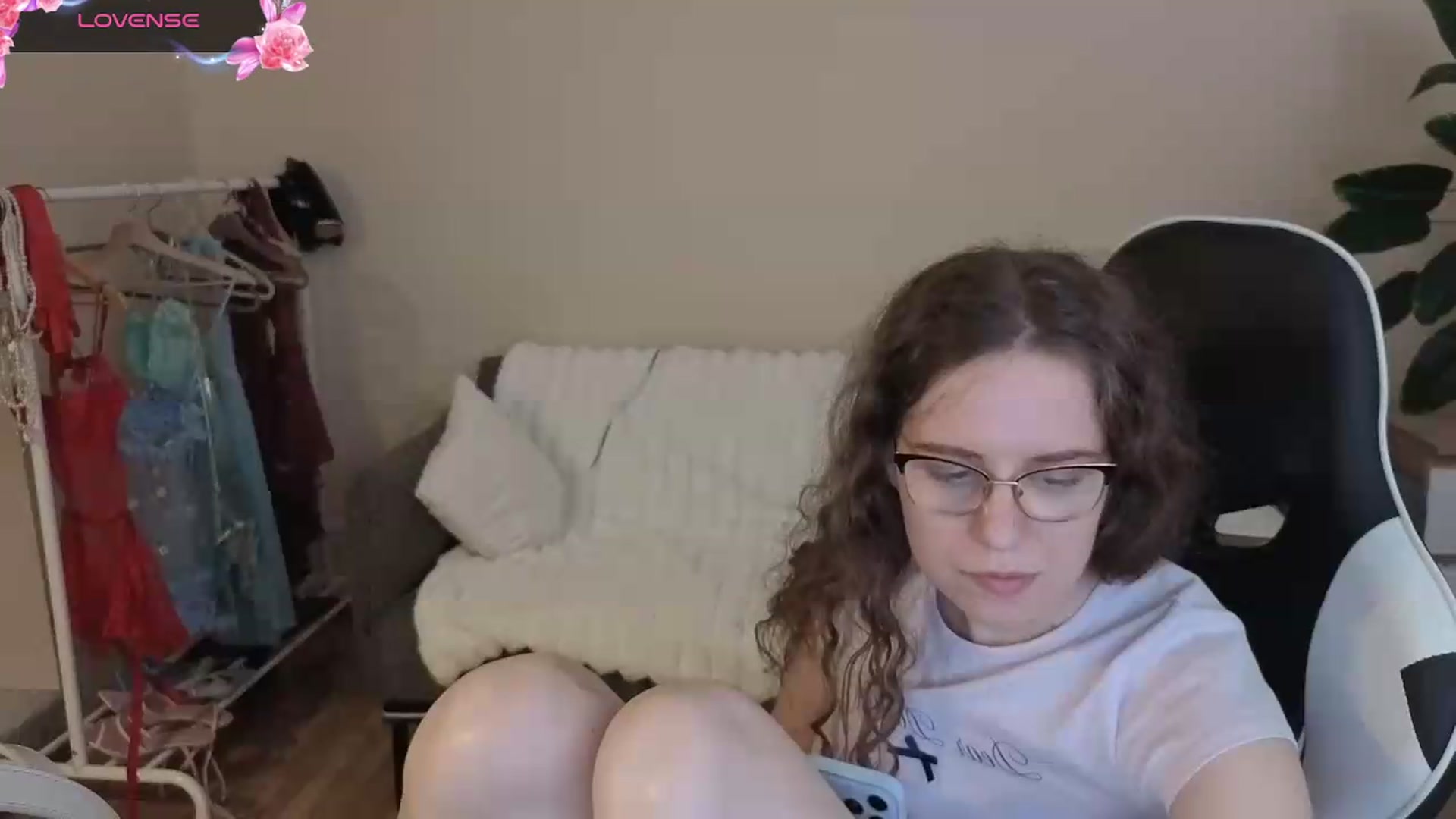 Gallery image thumbnail from BlueFlowerr's myfreecams stream on, 08/11/2026, 20:29 image 14 of 20