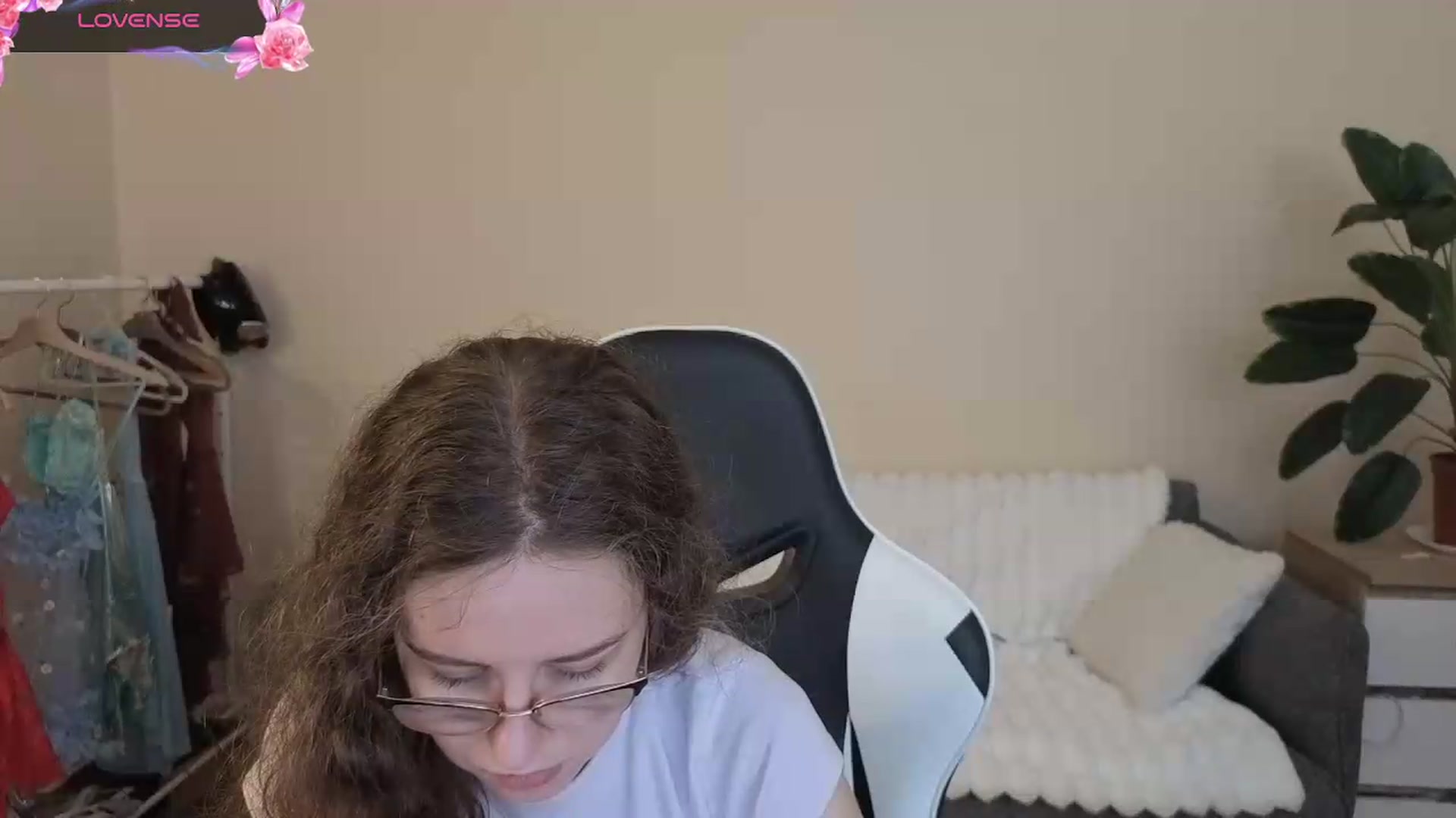 Gallery image thumbnail from BlueFlowerr's myfreecams stream on, 08/11/2026, 23:19 image 16 of 20