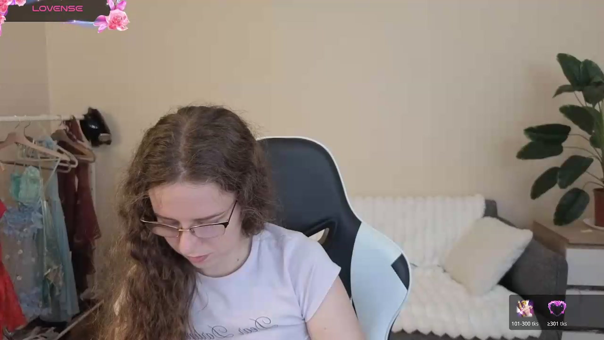Gallery image thumbnail from BlueFlowerr's myfreecams stream on, 08/11/2026, 23:19 image 19 of 20