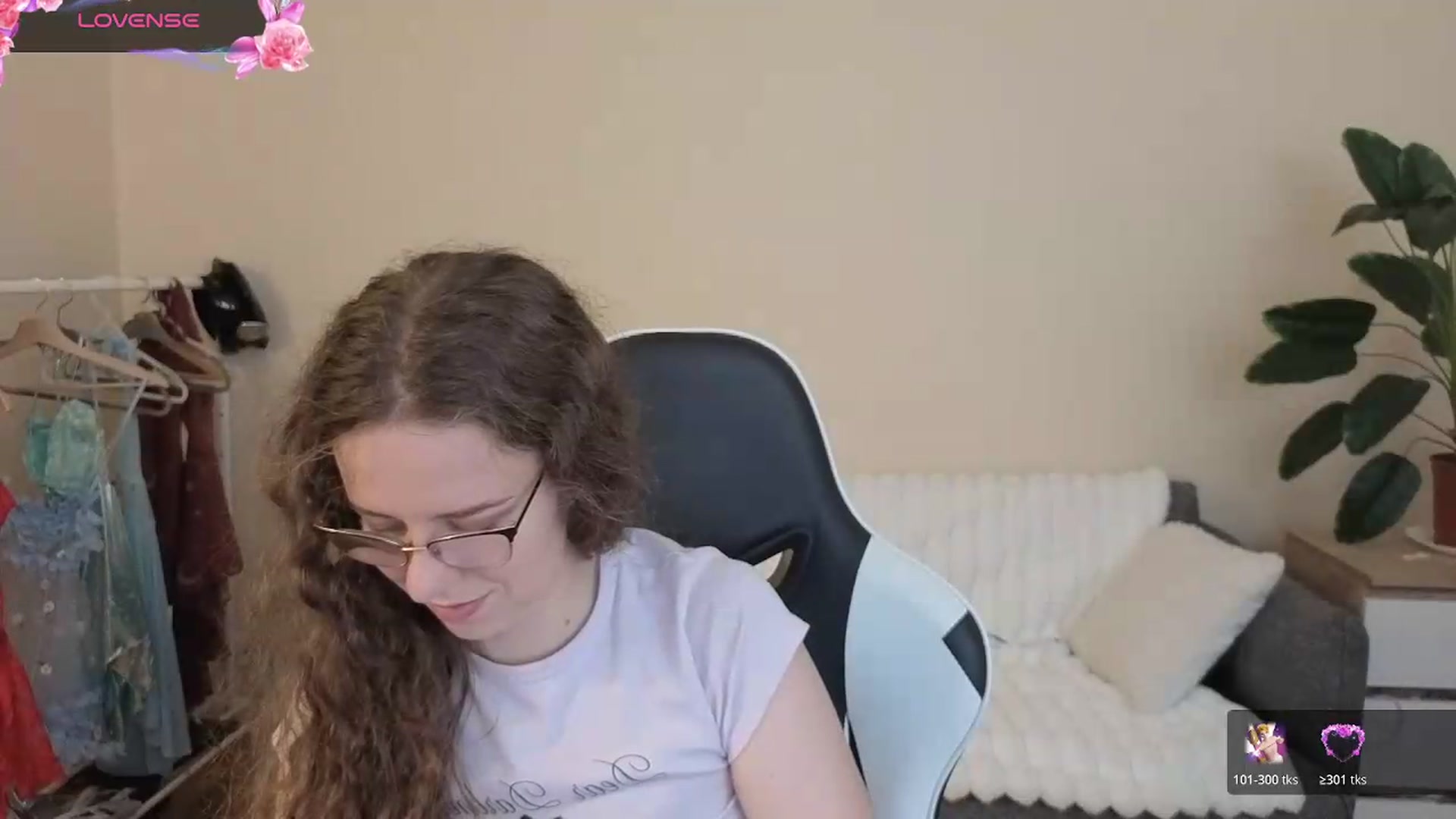 Gallery image thumbnail from BlueFlowerr's myfreecams stream on, 08/11/2026, 23:19 image 18 of 20