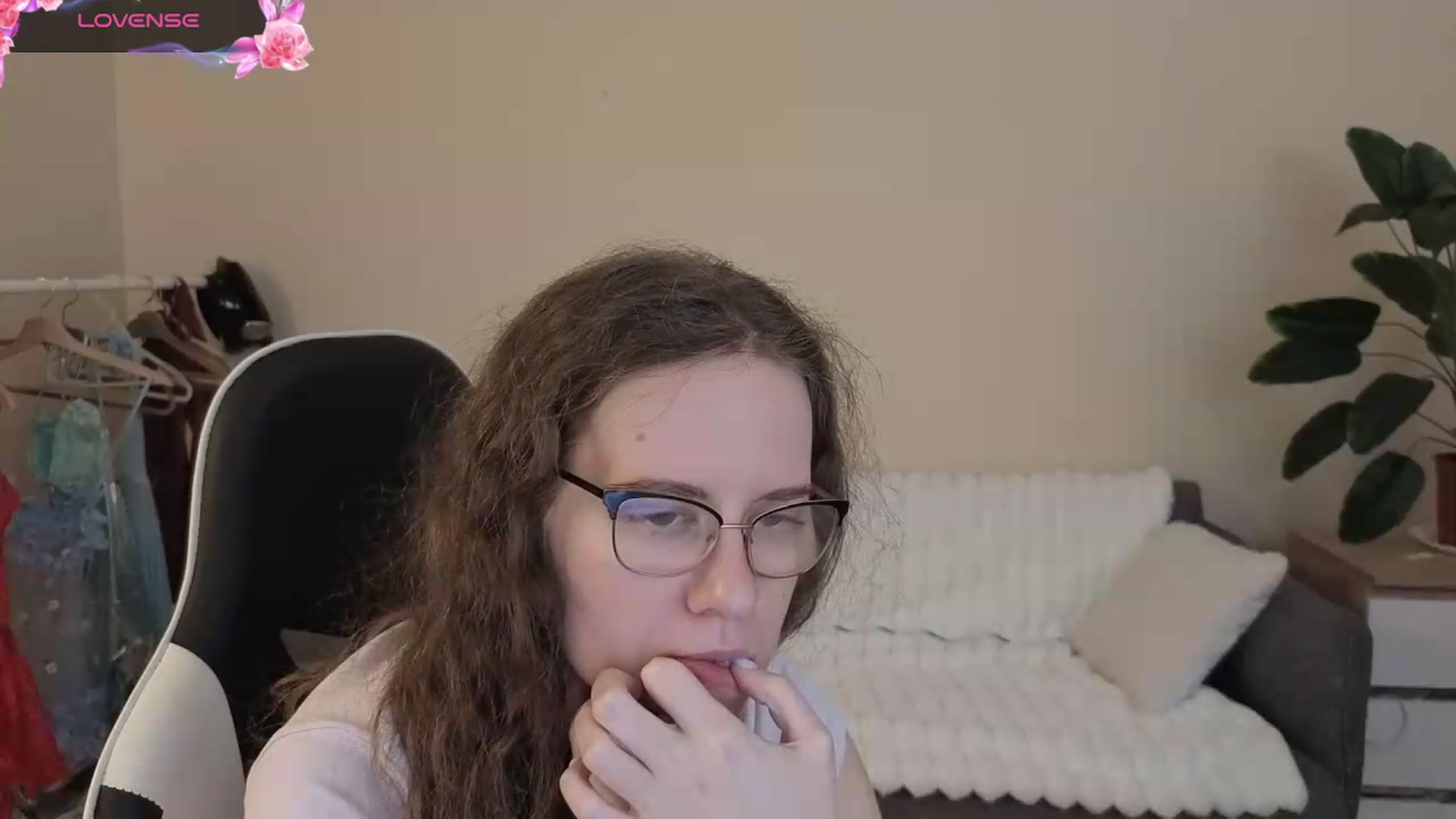 Gallery image thumbnail from BlueFlowerr's myfreecams stream on, 08/11/2026, 23:51 image 9 of 20
