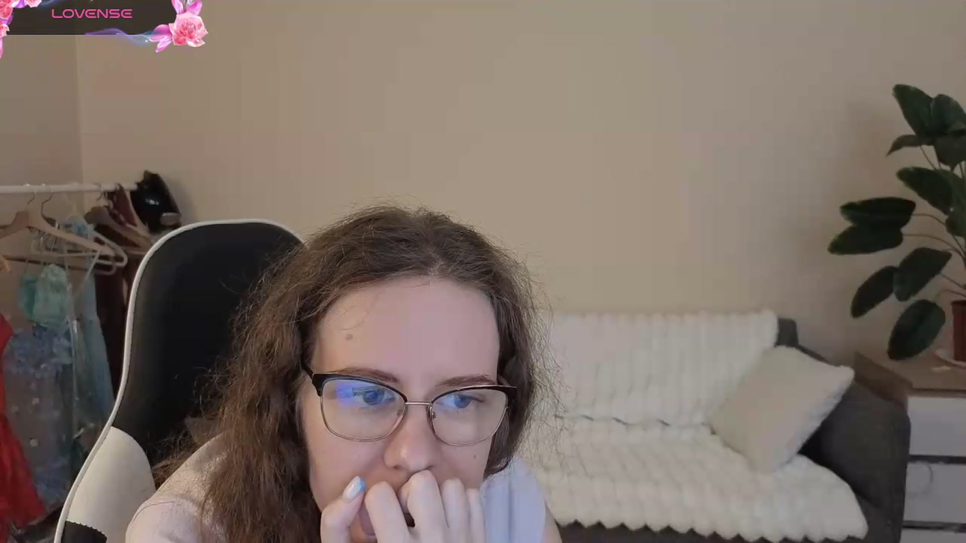 Gallery image thumbnail from BlueFlowerr's myfreecams stream on, 08/11/2026, 23:51 image 11 of 20