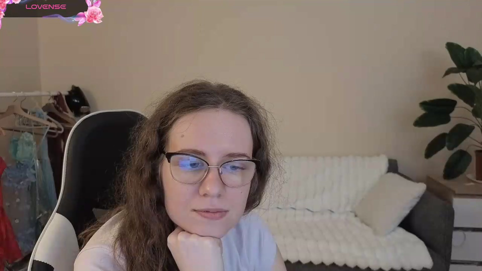 Gallery image thumbnail from BlueFlowerr's myfreecams stream on, 08/11/2026, 23:51 image 5 of 20