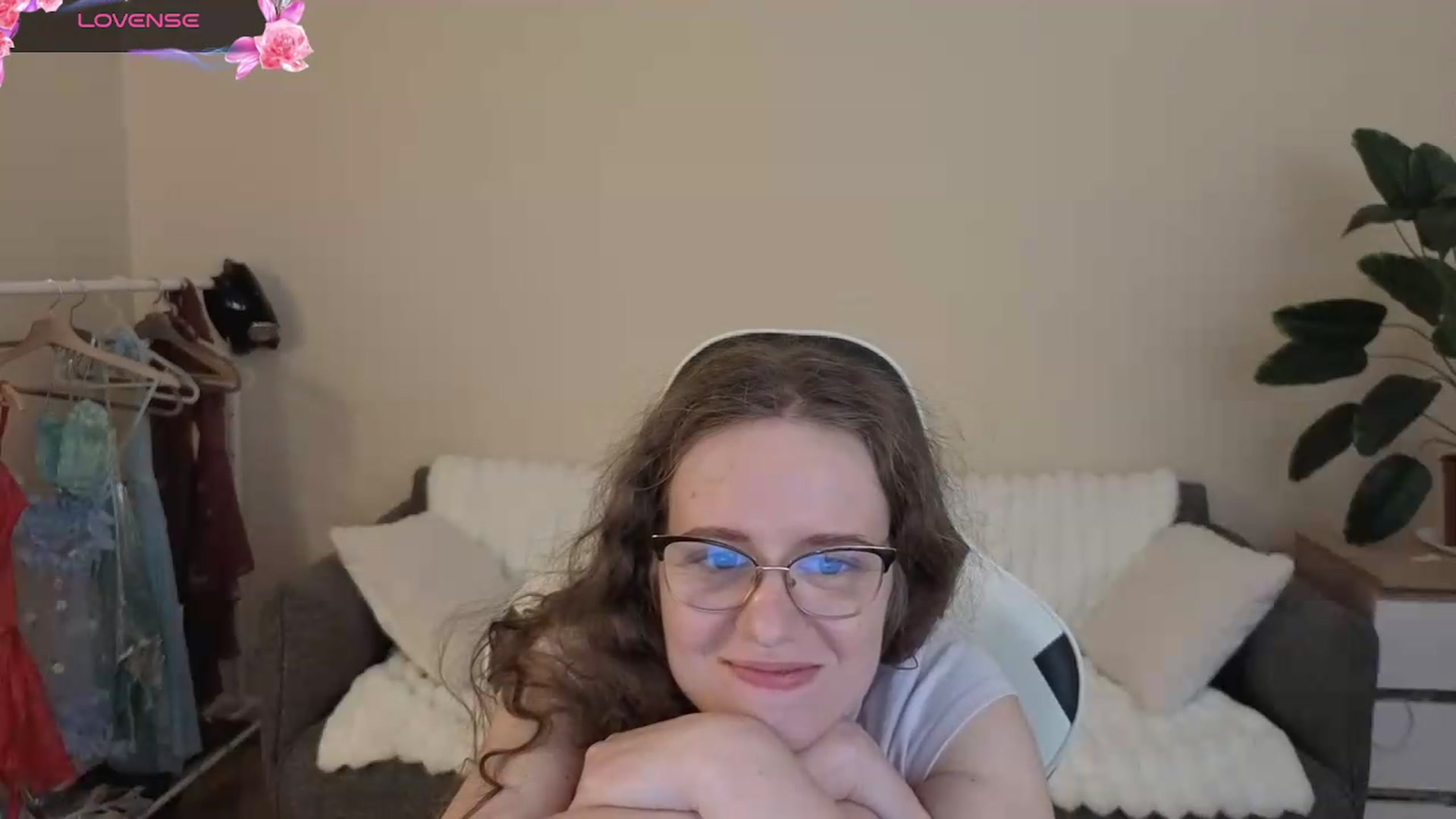 Gallery image thumbnail from BlueFlowerr's myfreecams stream on, 08/12/2026, 24:15 image 14 of 20