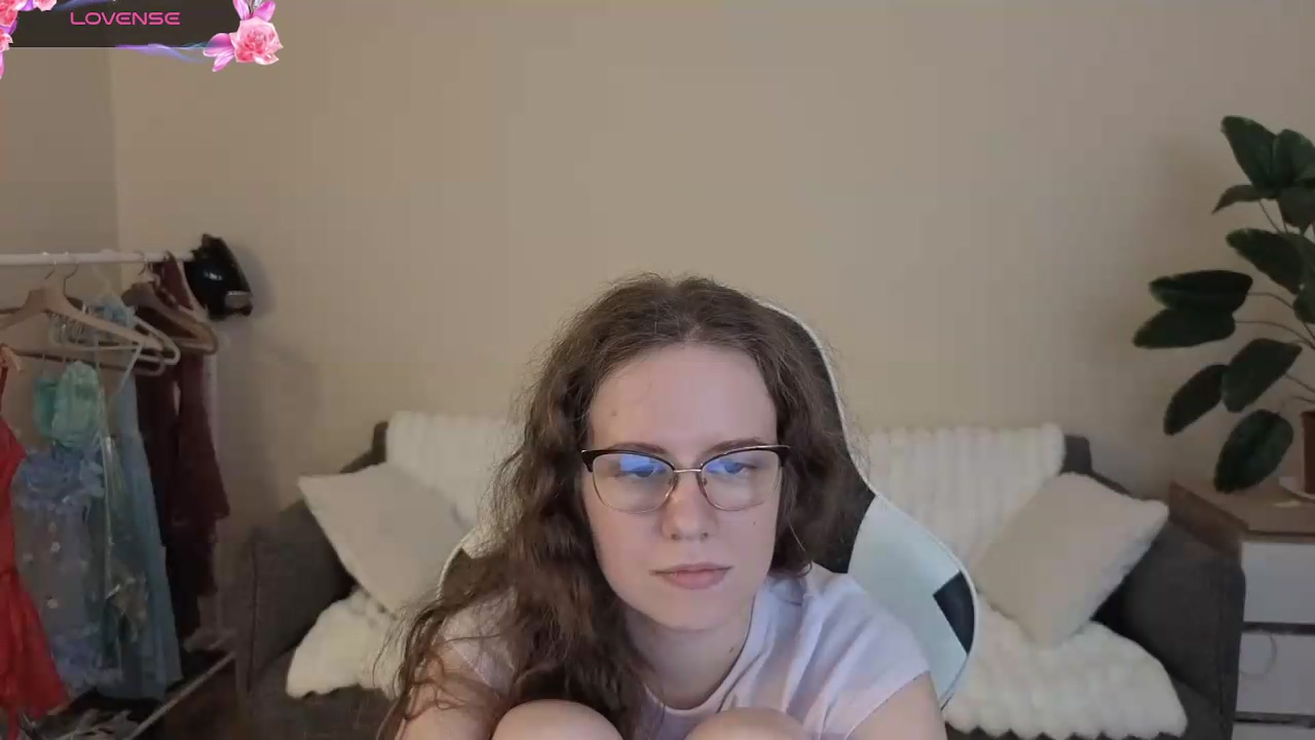 Gallery image thumbnail from BlueFlowerr's myfreecams stream on, 08/12/2026, 24:15 image 18 of 20