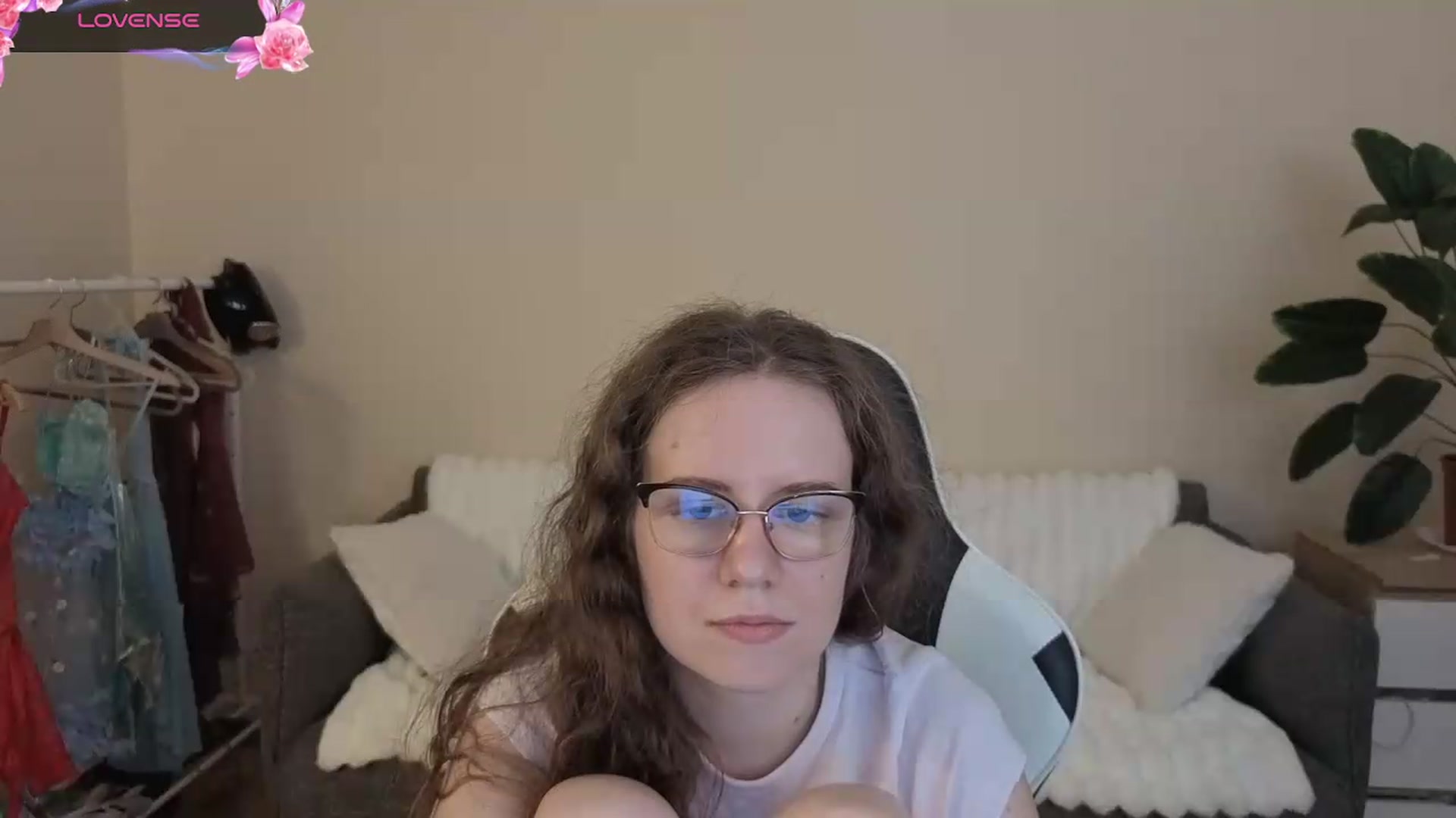 Gallery image thumbnail from BlueFlowerr's myfreecams stream on, 08/12/2026, 24:15 image 19 of 20