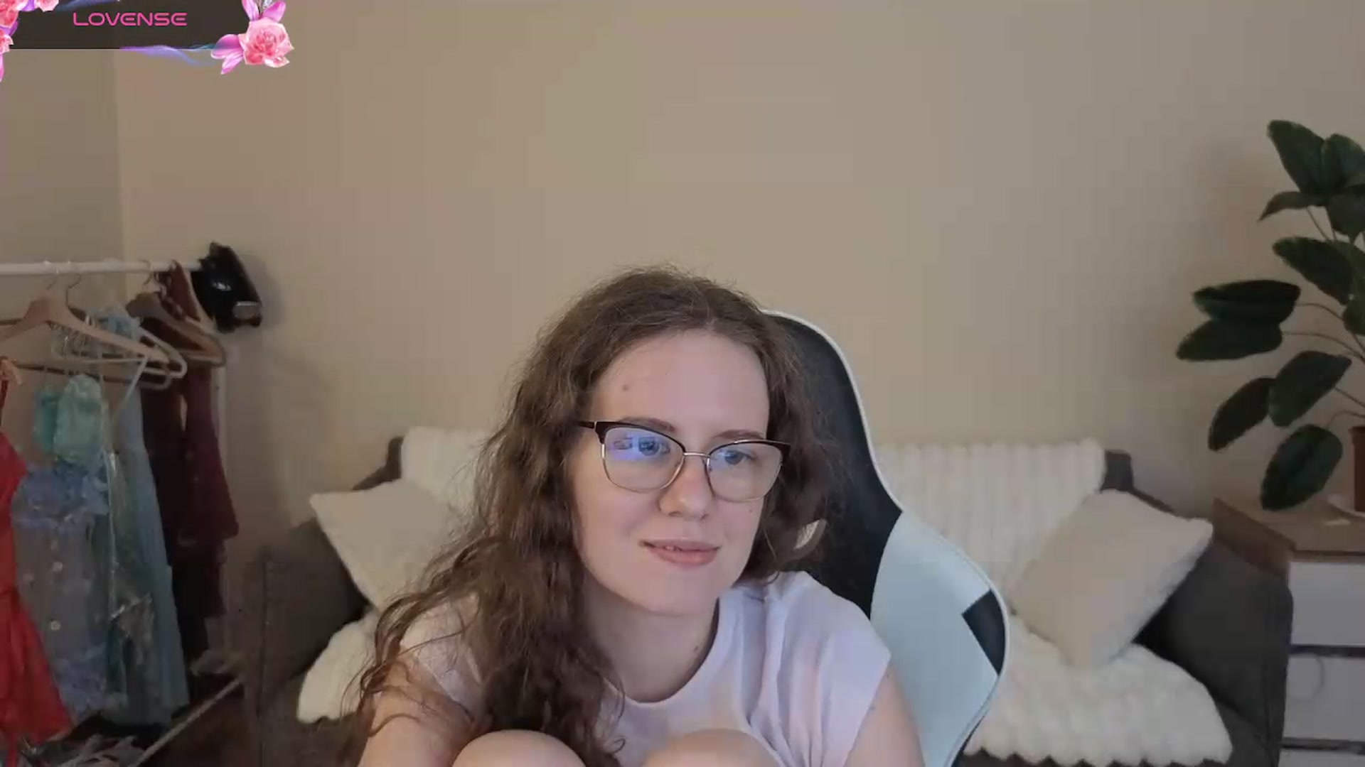 Gallery image thumbnail from BlueFlowerr's myfreecams stream on, 08/12/2026, 24:15 image 20 of 20