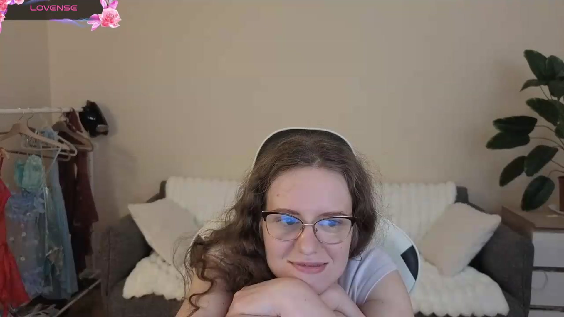 Gallery image thumbnail from BlueFlowerr's myfreecams stream on, 08/12/2026, 24:15 image 13 of 20