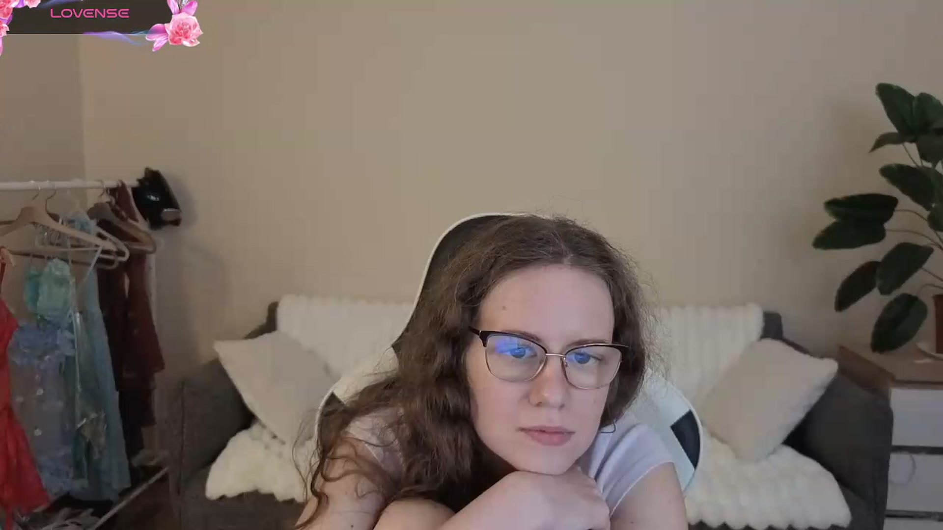 Gallery image thumbnail from BlueFlowerr's myfreecams stream on, 08/12/2026, 24:15 image 16 of 20