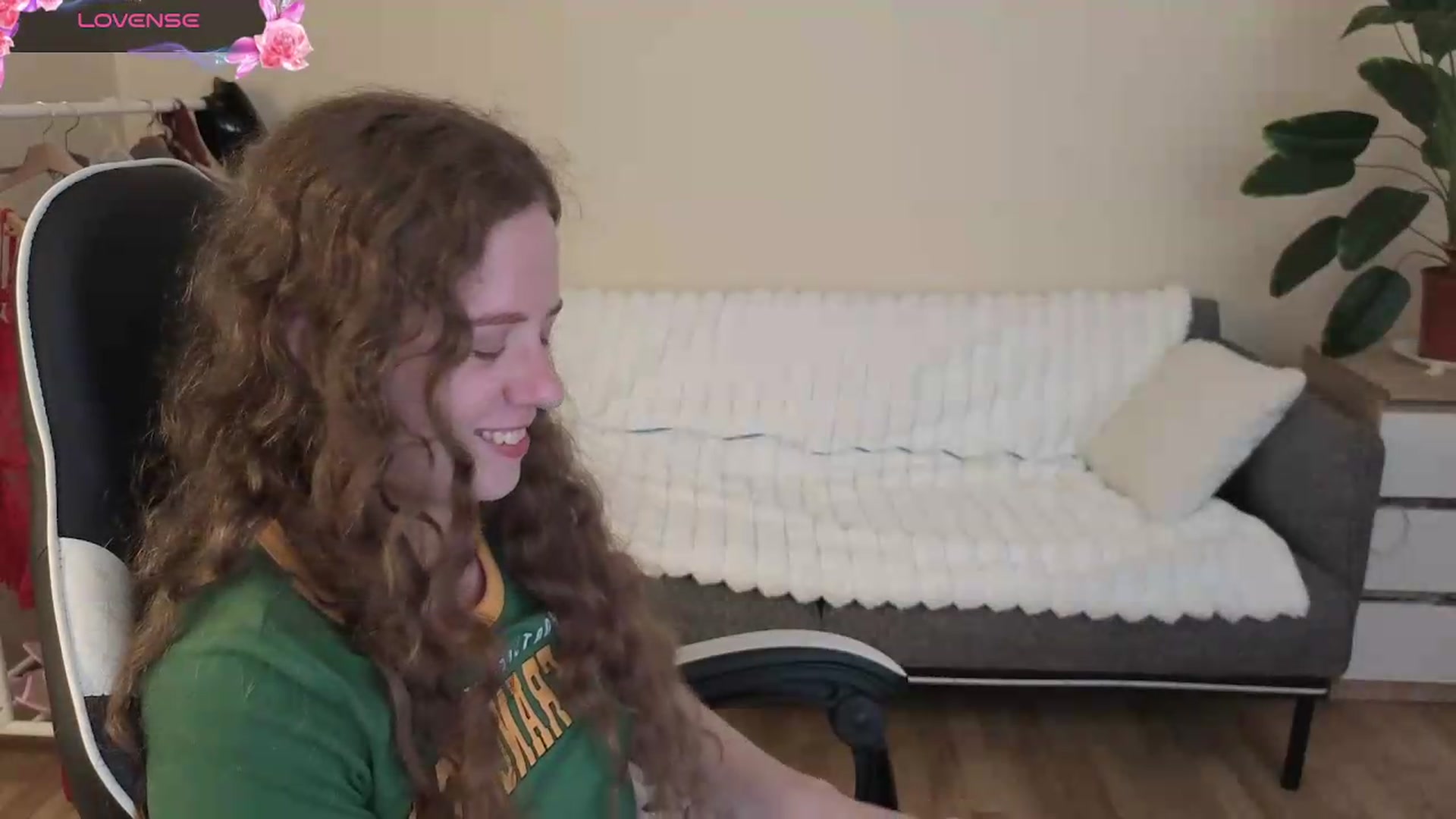 Gallery image thumbnail from BlueFlowerr's myfreecams stream on, 08/14/2026, 19:38 image 6 of 20