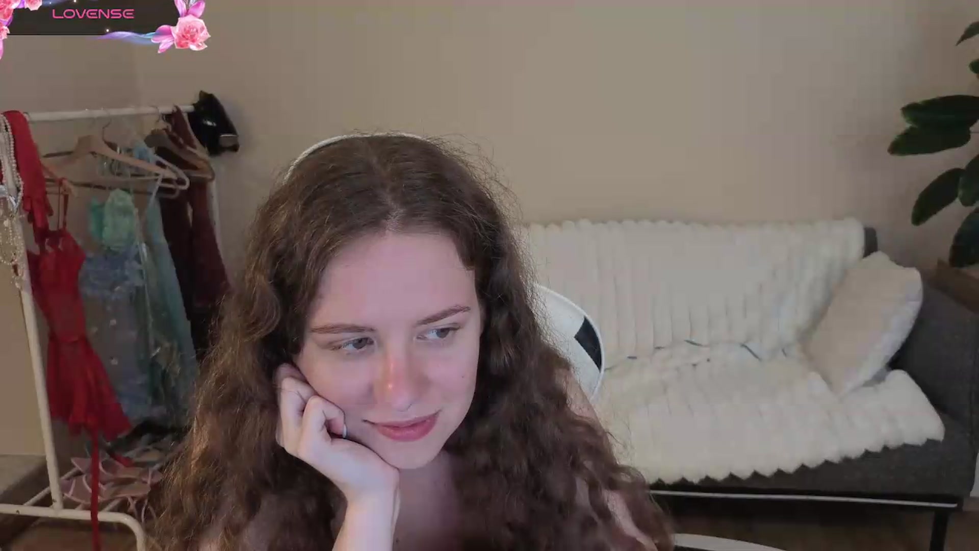 Gallery image thumbnail from BlueFlowerr's myfreecams stream on, 08/15/2026, 24:01 image 18 of 20