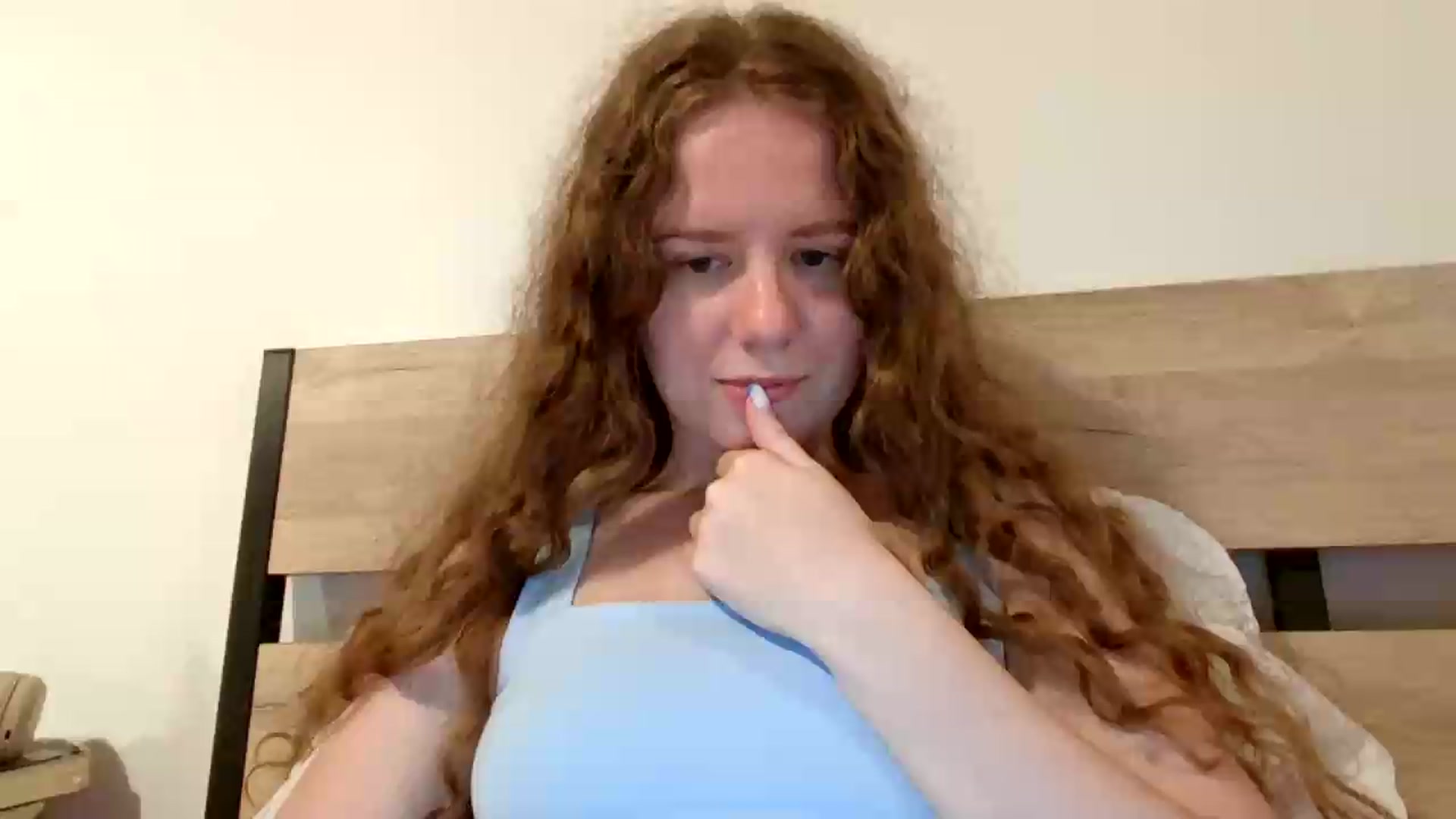 Gallery image thumbnail from BlueFlowerr's myfreecams stream on, 08/16/2026, 24:32 image 16 of 20