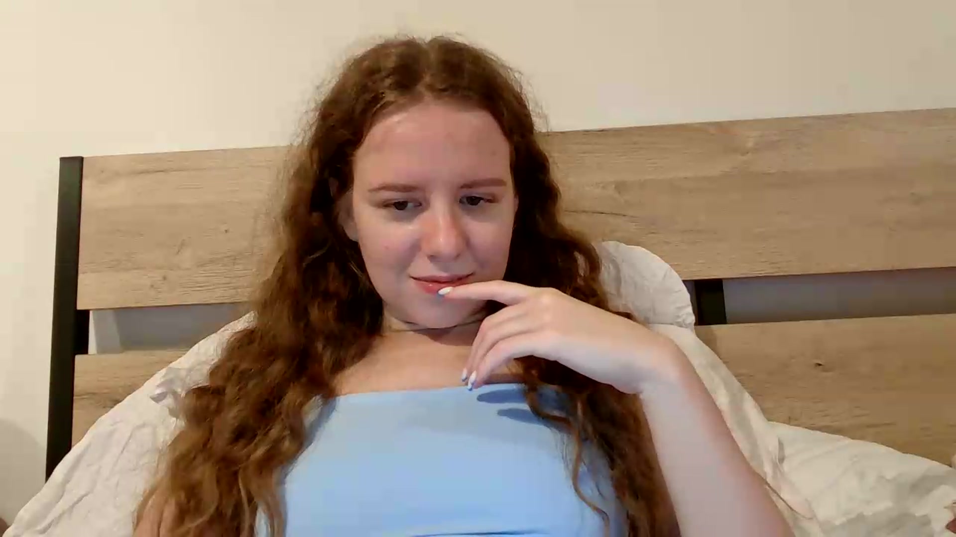 Gallery image thumbnail from BlueFlowerr's myfreecams stream on, 08/16/2026, 24:32 image 3 of 20