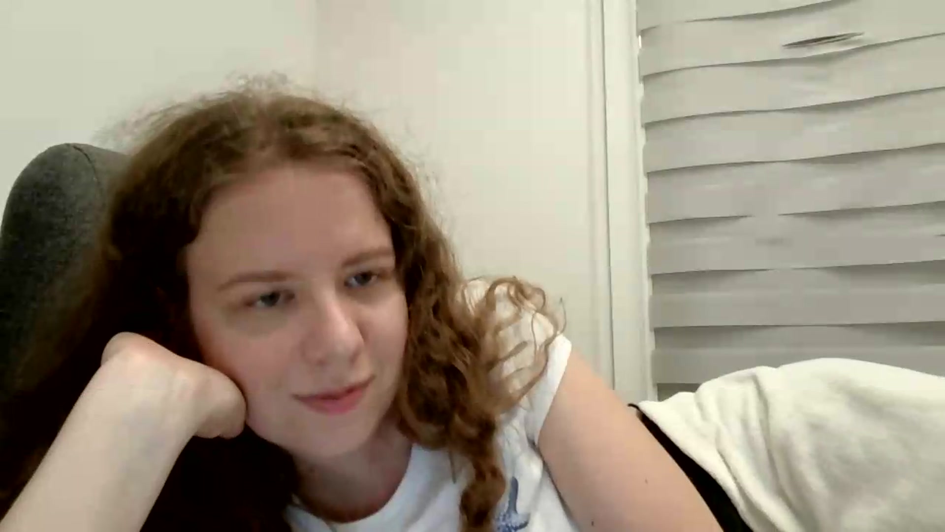 Gallery image thumbnail from BlueFlowerr's myfreecams stream on, 08/17/2026, 23:43 image 19 of 20