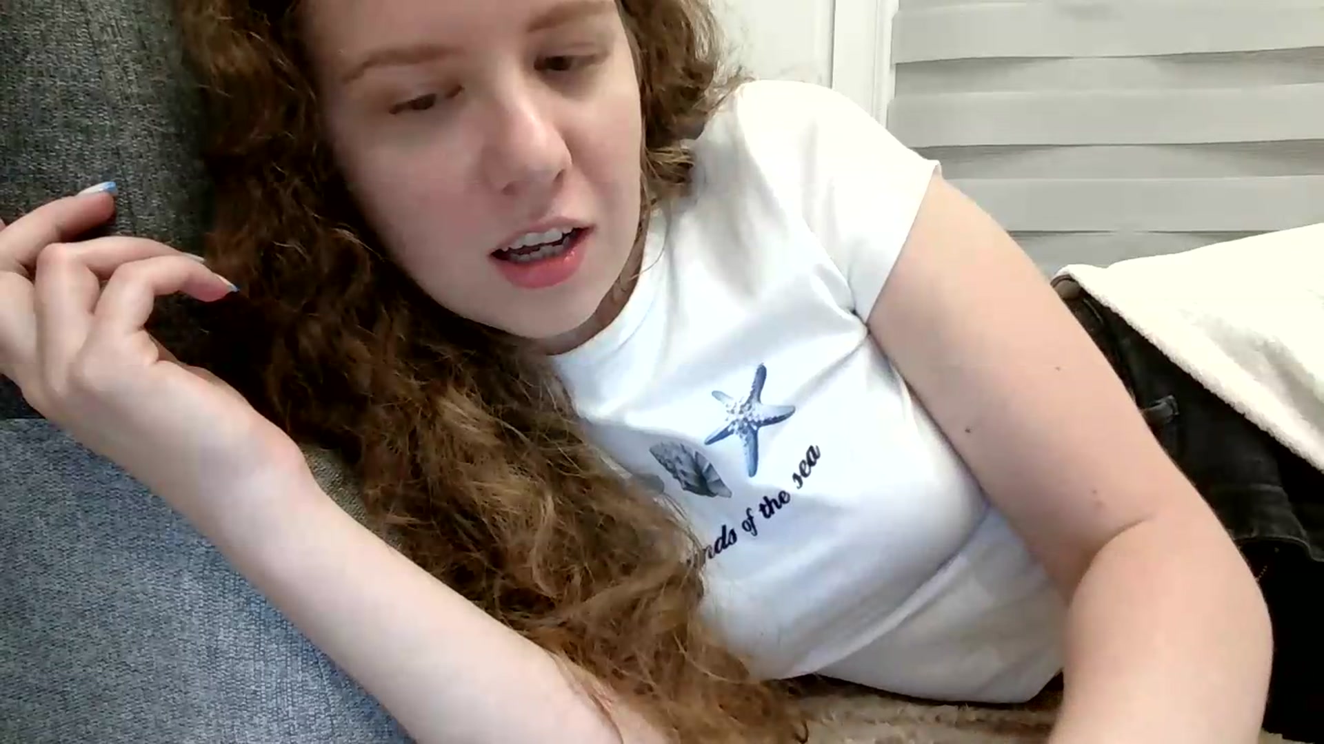 Gallery image thumbnail from BlueFlowerr's myfreecams stream on, 08/17/2026, 23:43 image 16 of 20