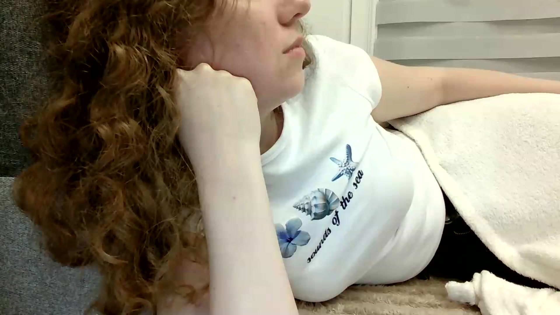 Gallery image thumbnail from BlueFlowerr's myfreecams stream on, 08/17/2026, 23:43 image 14 of 20
