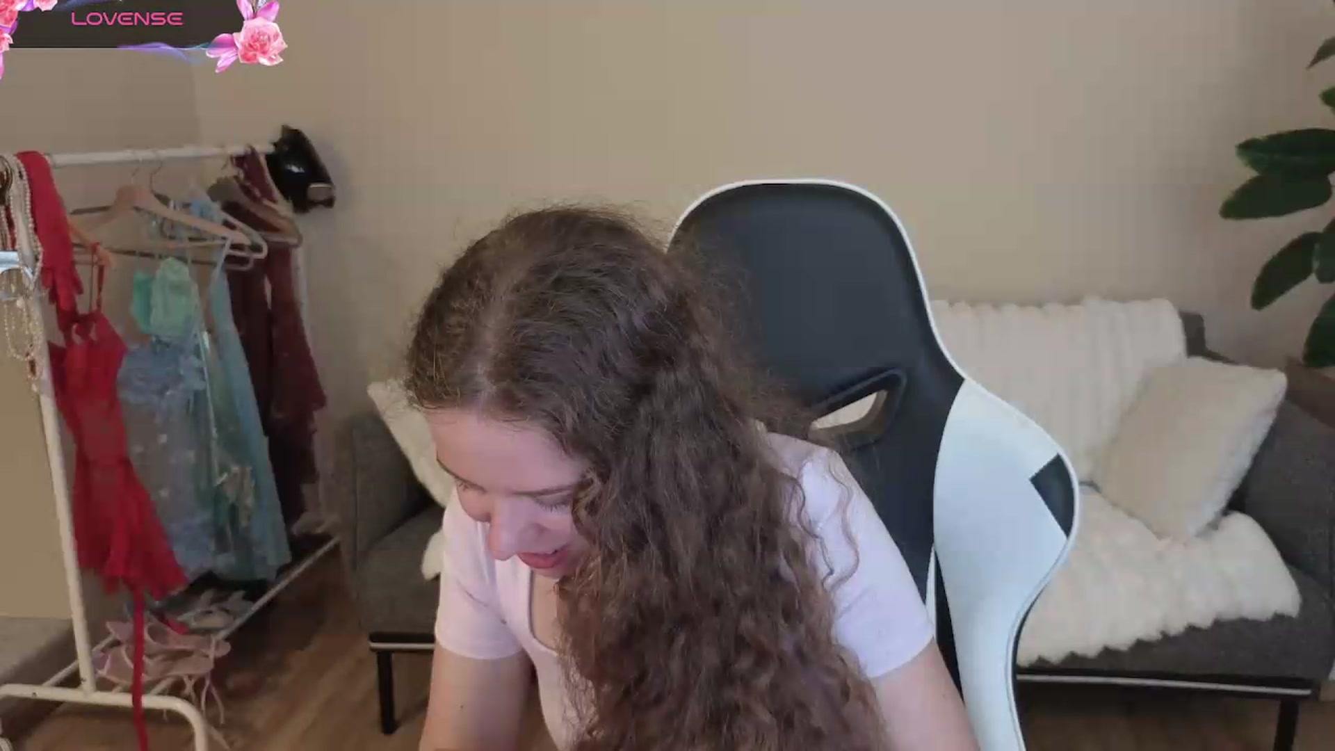 Gallery image thumbnail from BlueFlowerr's myfreecams stream on, 08/18/2026, 18:59 image 3 of 20
