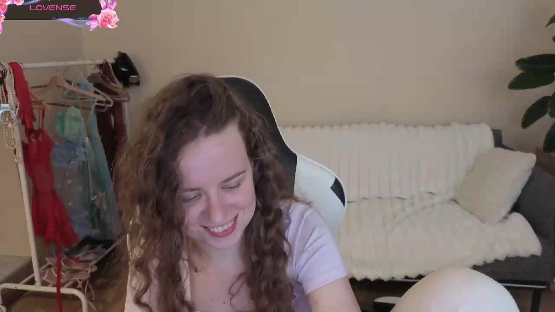 Gallery image thumbnail from BlueFlowerr's myfreecams stream on, 08/18/2026, 18:59 image 20 of 20
