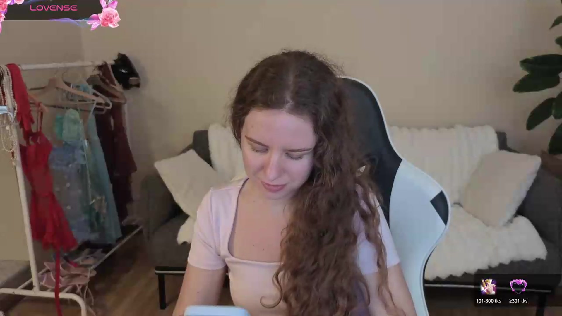 Gallery image thumbnail from BlueFlowerr's myfreecams stream on, 08/18/2026, 18:59 image 2 of 20