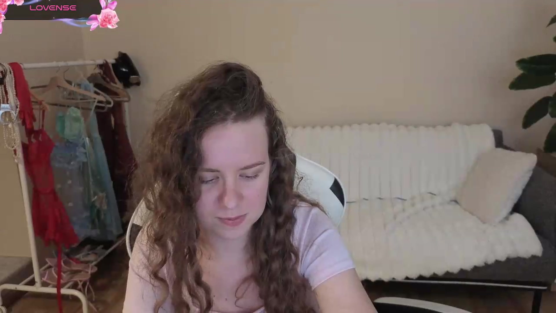 Gallery image thumbnail from BlueFlowerr's myfreecams stream on, 08/18/2026, 18:59 image 19 of 20