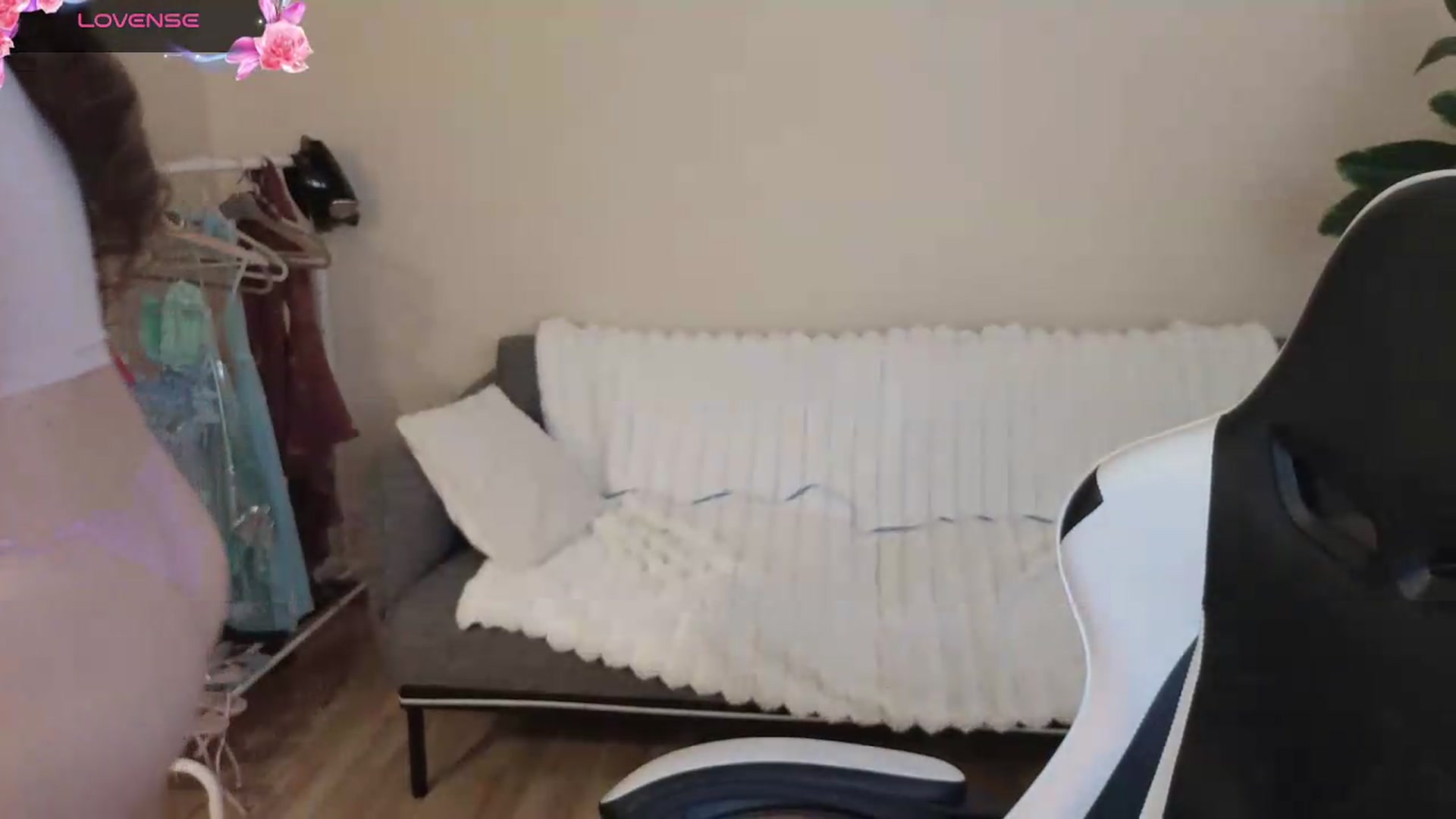 Gallery image thumbnail from BlueFlowerr's myfreecams stream on, 08/18/2026, 20:59 image 18 of 20