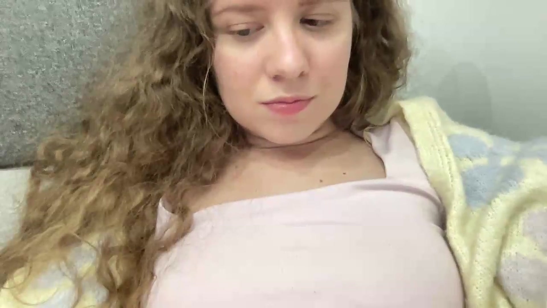 Gallery image thumbnail from BlueFlowerr's myfreecams stream on, 08/18/2026, 23:26 image 17 of 20