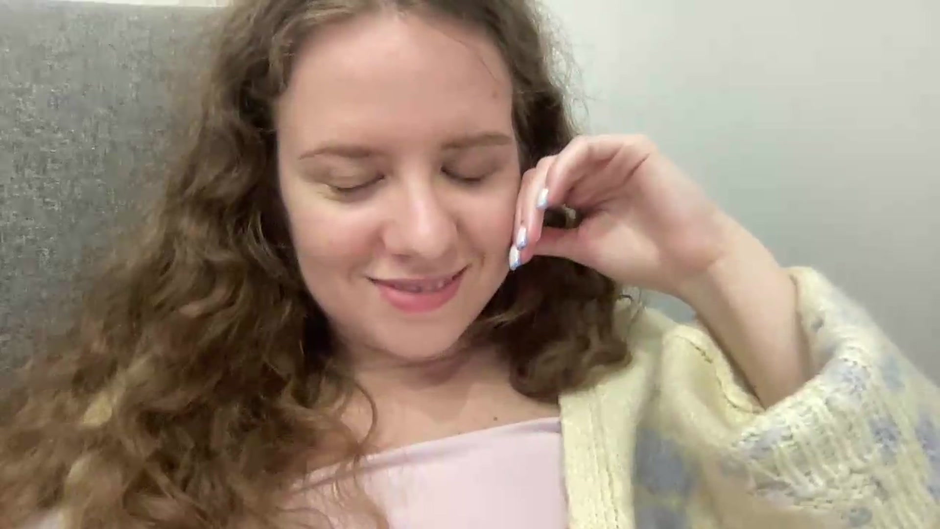 Gallery image thumbnail from BlueFlowerr's myfreecams stream on, 08/19/2026, 24:15 image 3 of 20