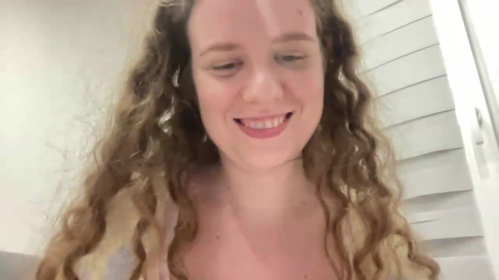 Gallery image thumbnail from BlueFlowerr's myfreecams stream on, 08/19/2026, 24:15 image 8 of 20