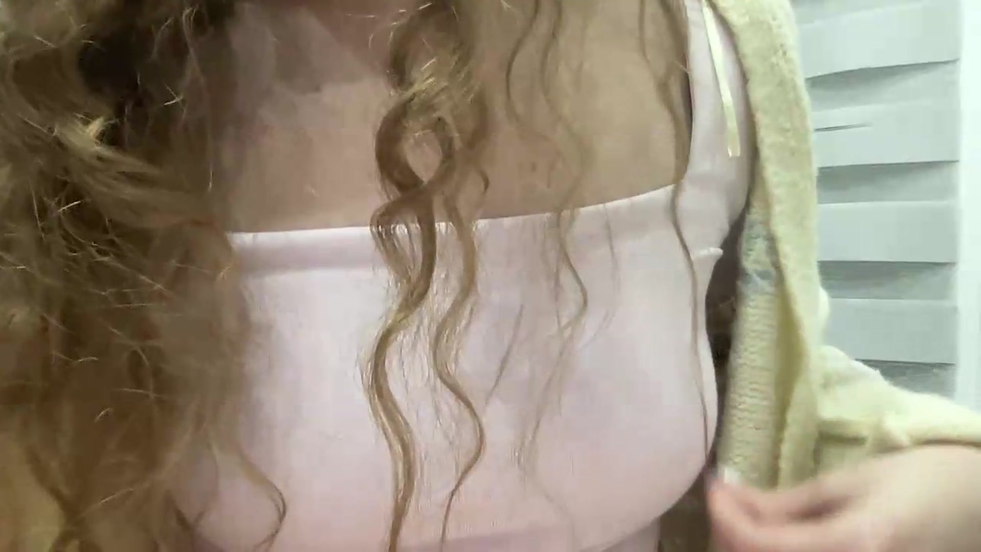 Gallery image thumbnail from BlueFlowerr's myfreecams stream on, 08/19/2026, 24:15 image 18 of 20