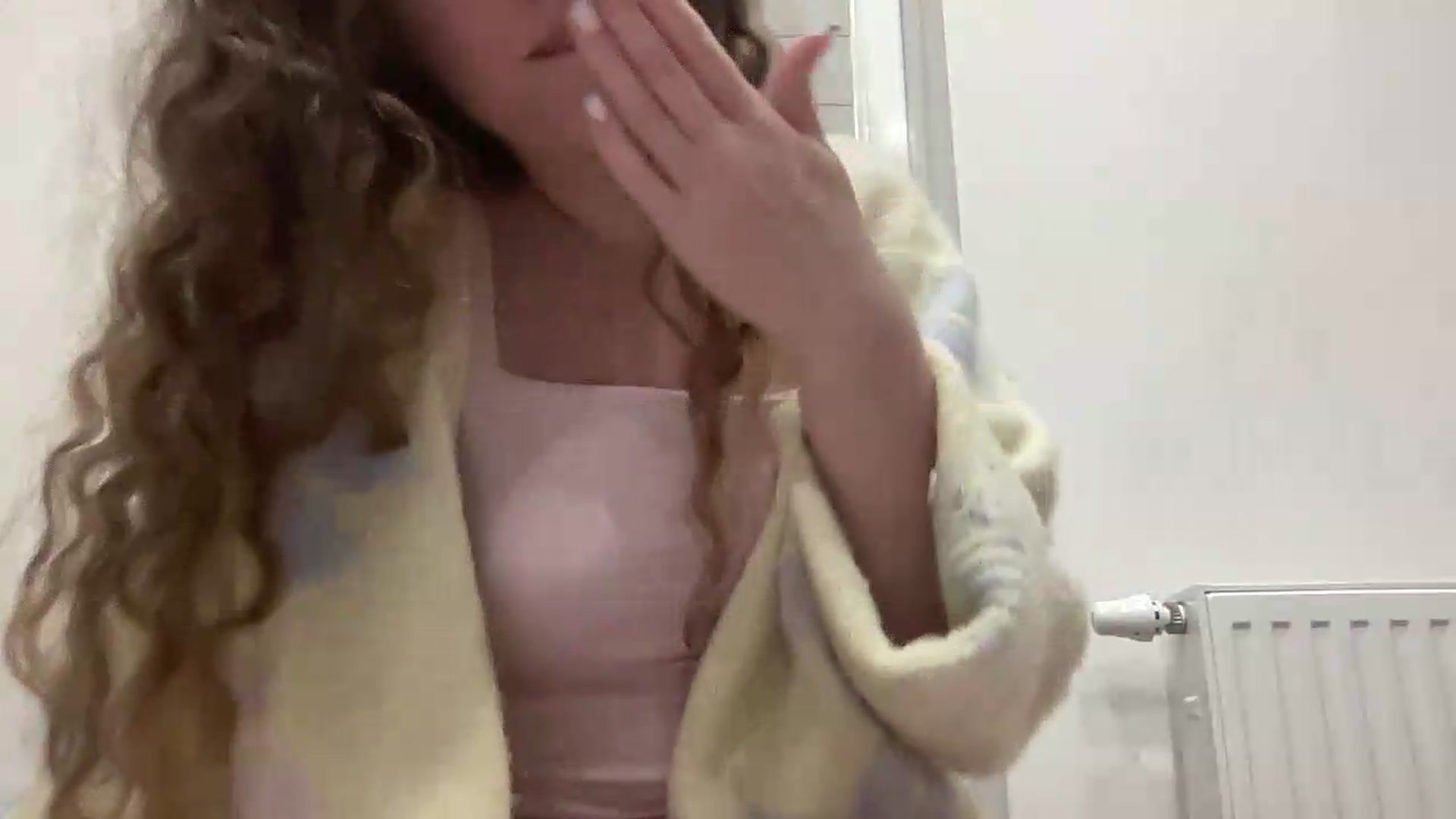 Gallery image thumbnail from BlueFlowerr's myfreecams stream on, 08/19/2026, 24:15 image 20 of 20