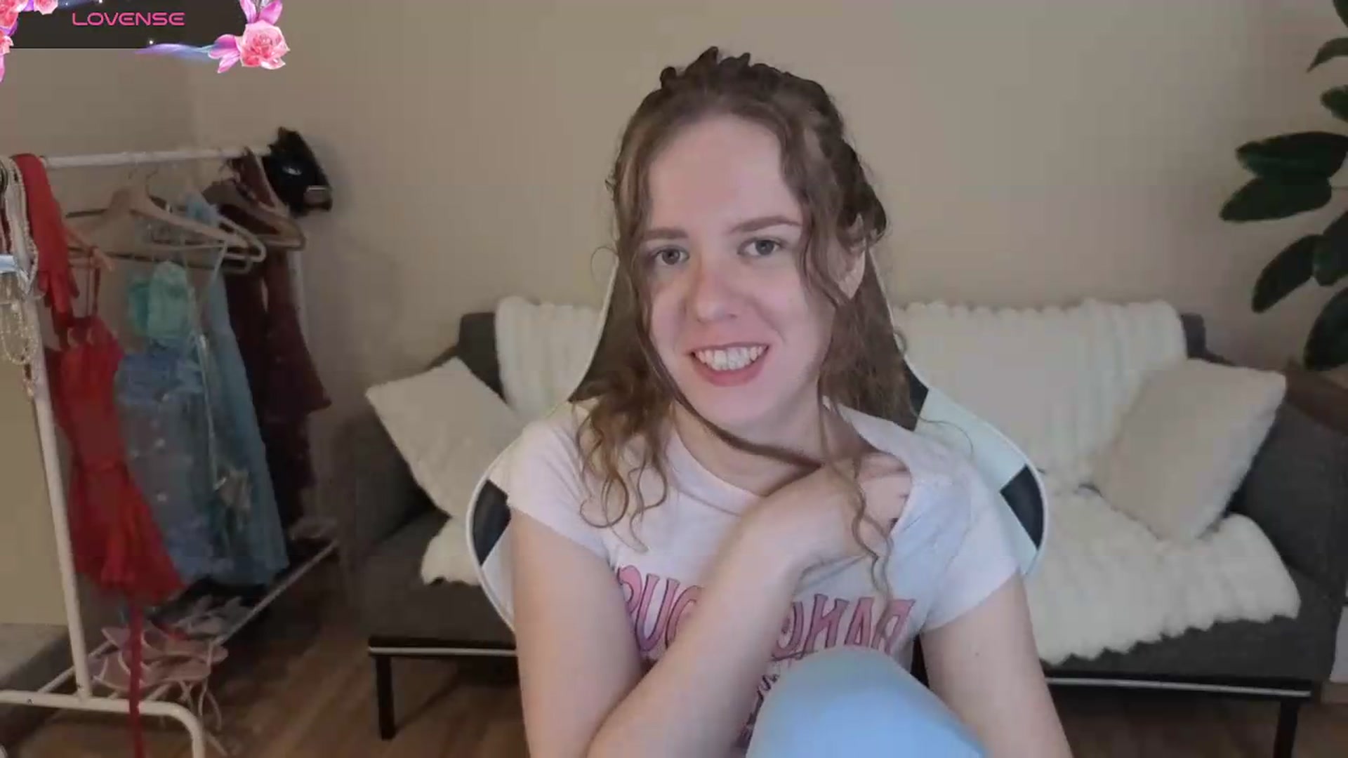Gallery image thumbnail from BlueFlowerr's myfreecams stream on, 08/19/2026, 17:23 image 3 of 20