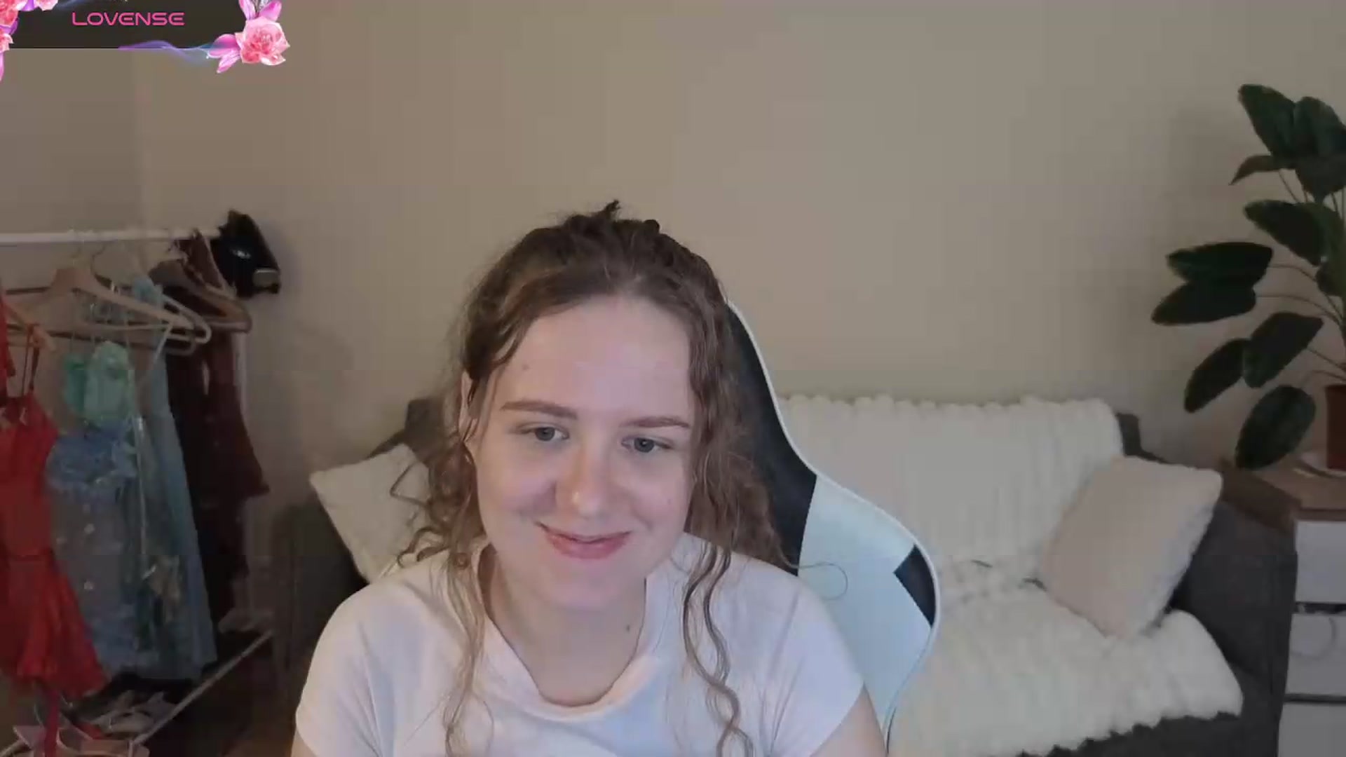 Gallery image thumbnail from BlueFlowerr's myfreecams stream on, 08/19/2026, 17:23 image 12 of 20