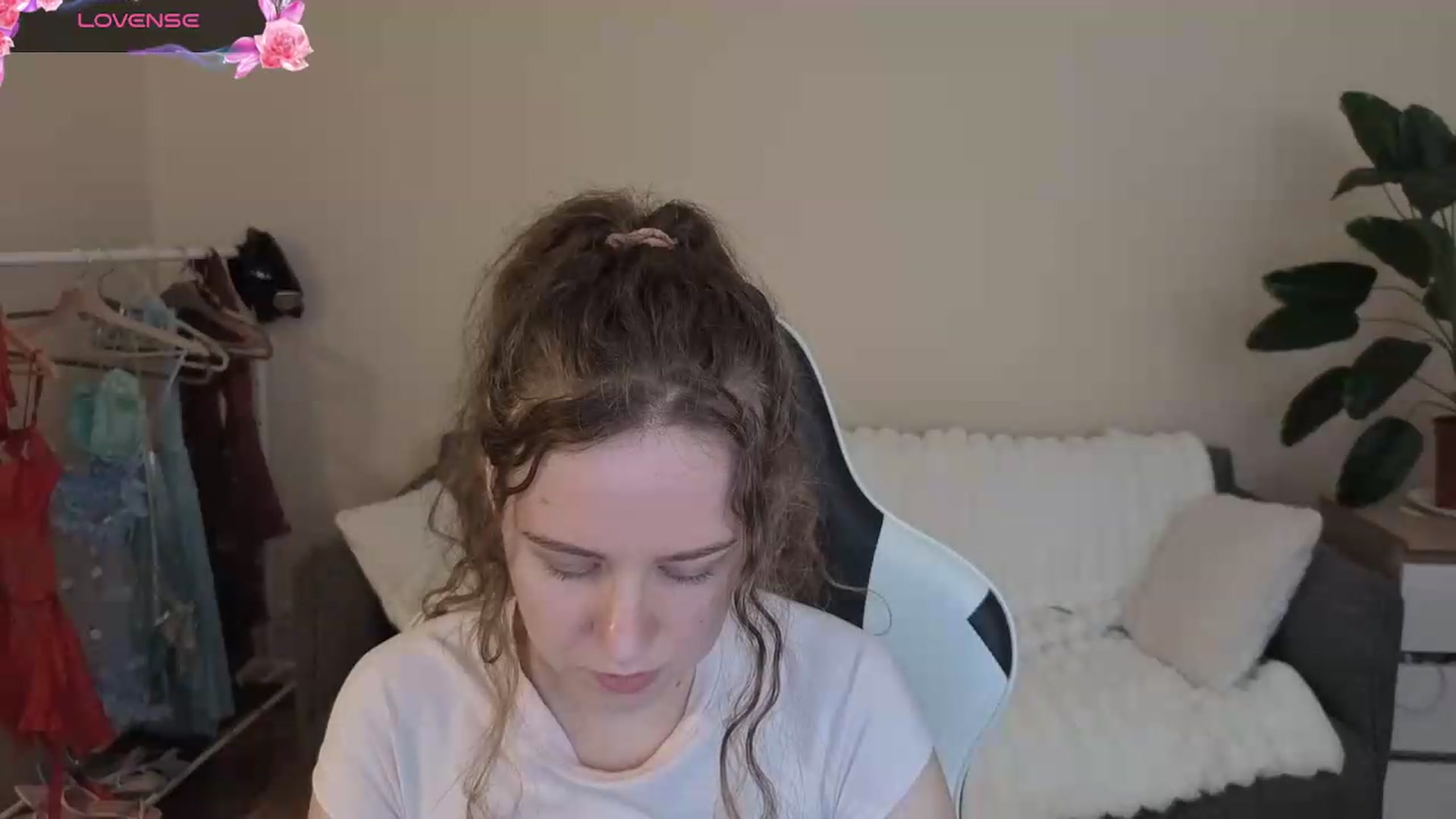 Gallery image thumbnail from BlueFlowerr's myfreecams stream on, 08/19/2026, 17:23 image 13 of 20