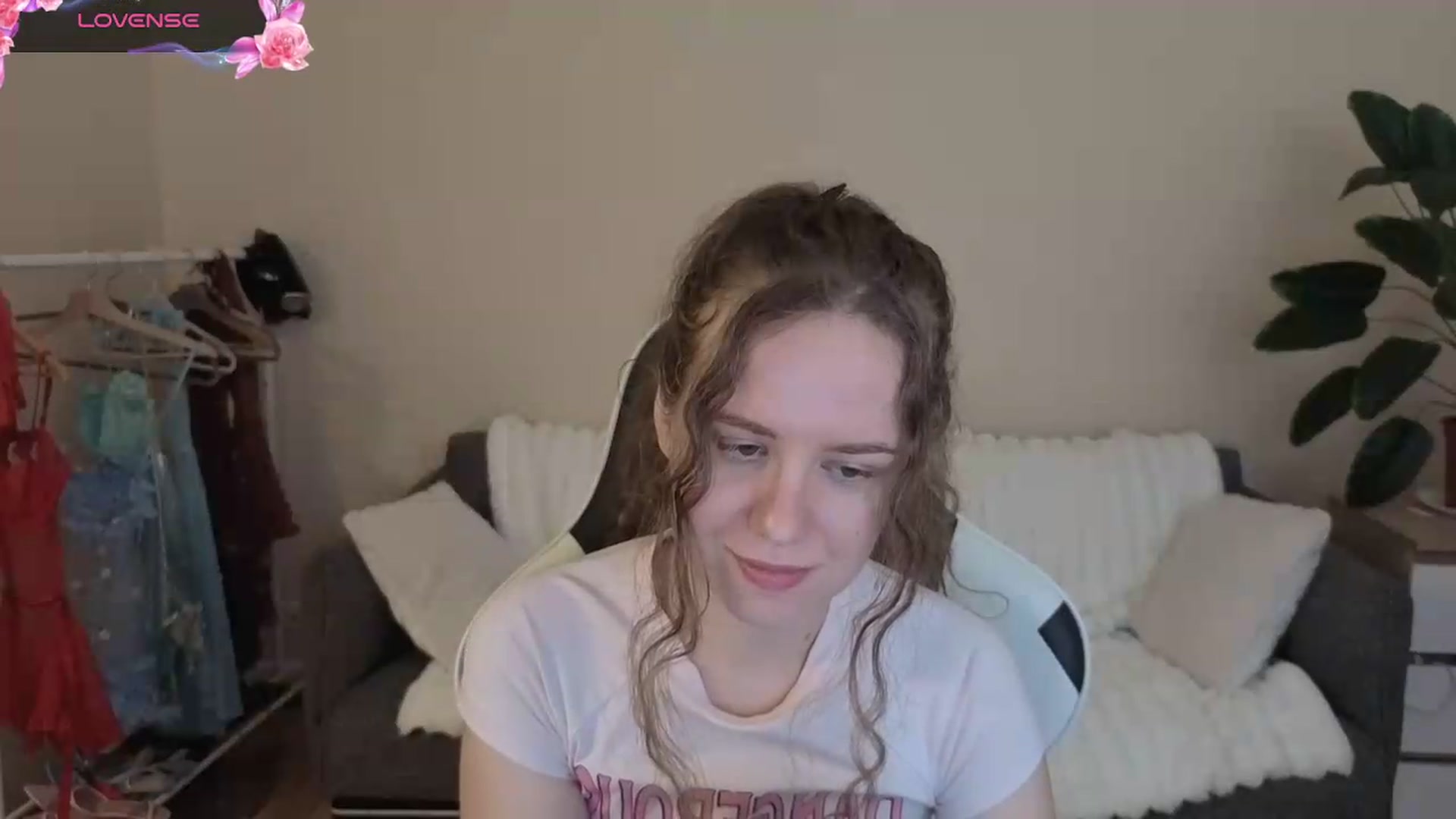 Gallery image thumbnail from BlueFlowerr's myfreecams stream on, 08/19/2026, 17:23 image 5 of 20