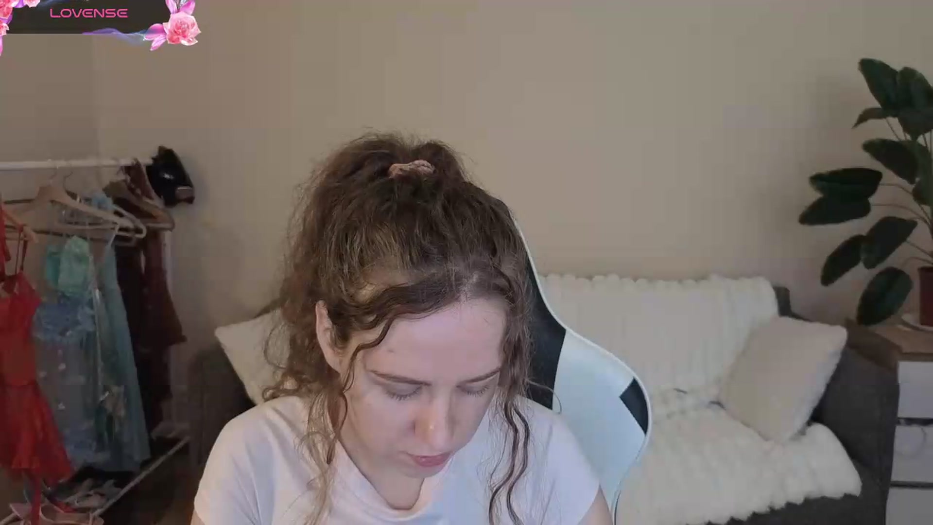 Gallery image thumbnail from BlueFlowerr's myfreecams stream on, 08/19/2026, 17:23 image 15 of 20