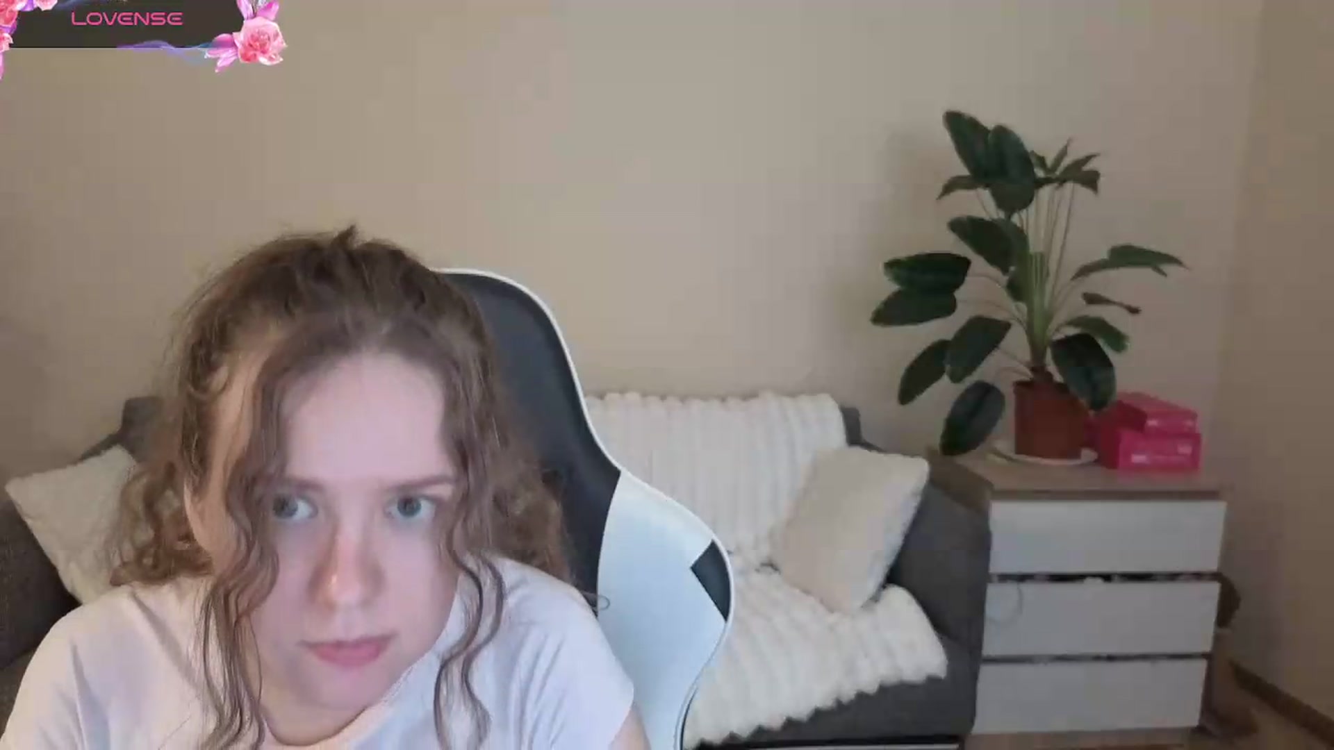 Gallery image thumbnail from BlueFlowerr's myfreecams stream on, 08/19/2026, 17:23 image 6 of 20
