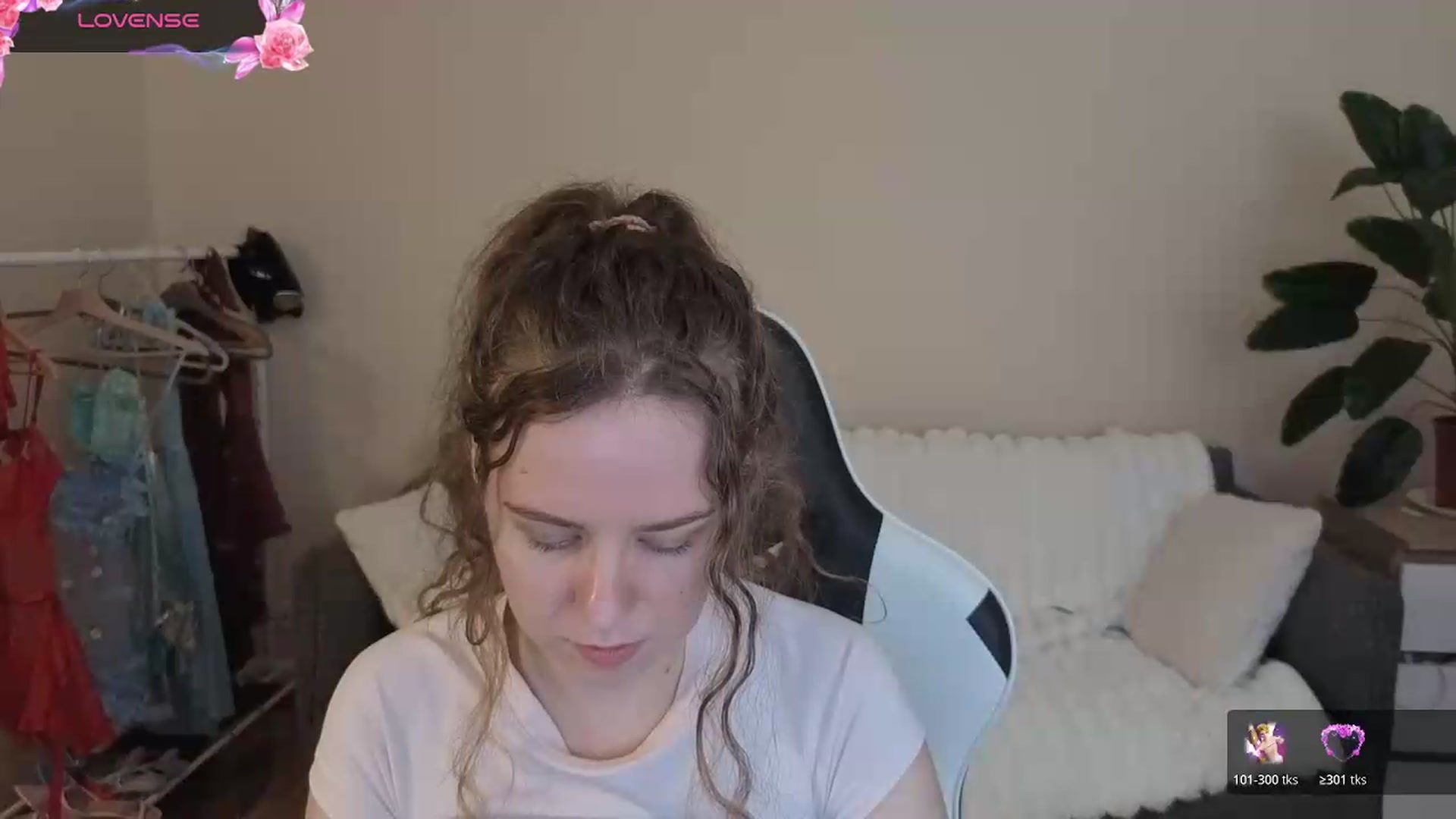 Gallery image thumbnail from BlueFlowerr's myfreecams stream on, 08/19/2026, 17:23 image 14 of 20