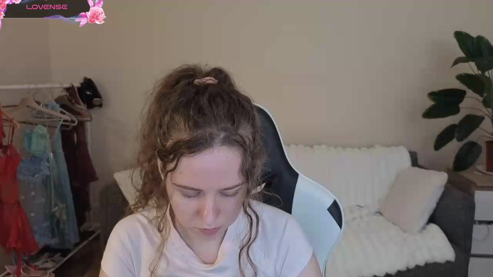 Gallery image thumbnail from BlueFlowerr's myfreecams stream on, 08/19/2026, 17:23 image 16 of 20