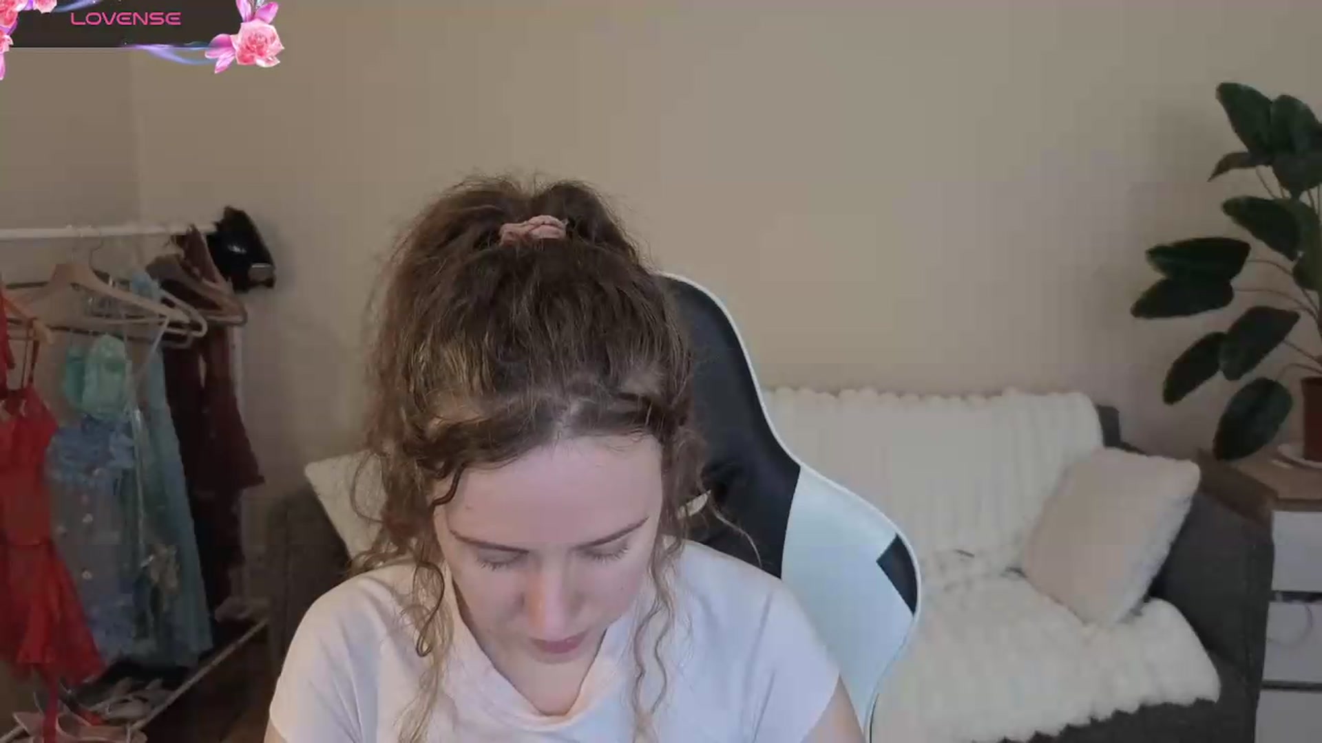 Gallery image thumbnail from BlueFlowerr's myfreecams stream on, 08/19/2026, 17:23 image 18 of 20