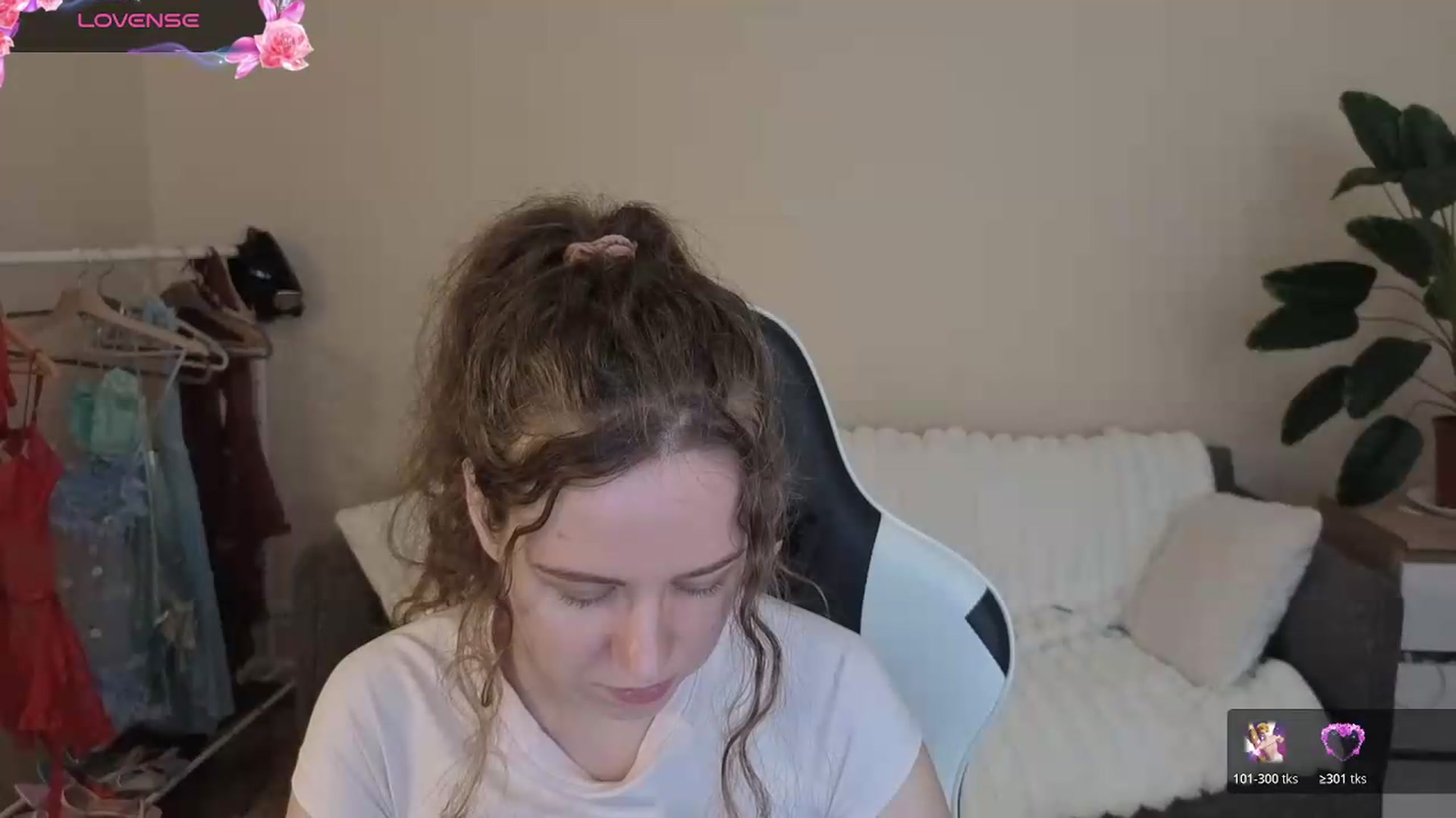 Gallery image thumbnail from BlueFlowerr's myfreecams stream on, 08/19/2026, 17:23 image 17 of 20