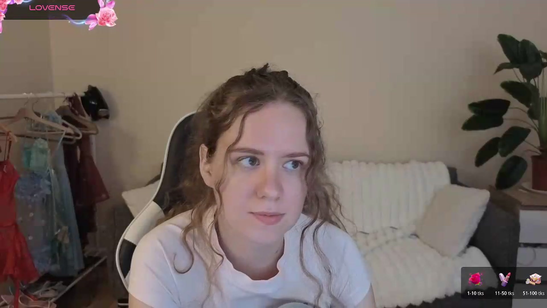 Gallery image thumbnail from BlueFlowerr's myfreecams stream on, 08/19/2026, 18:11 image 4 of 20