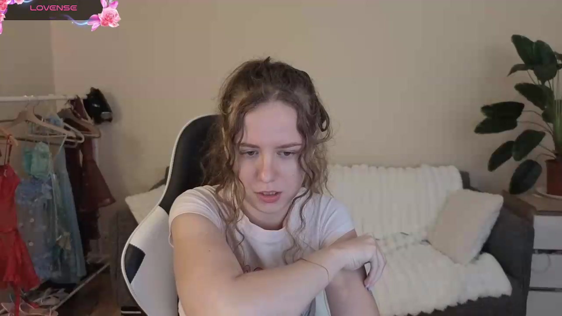 Gallery image thumbnail from BlueFlowerr's myfreecams stream on, 08/19/2026, 18:11 image 8 of 20
