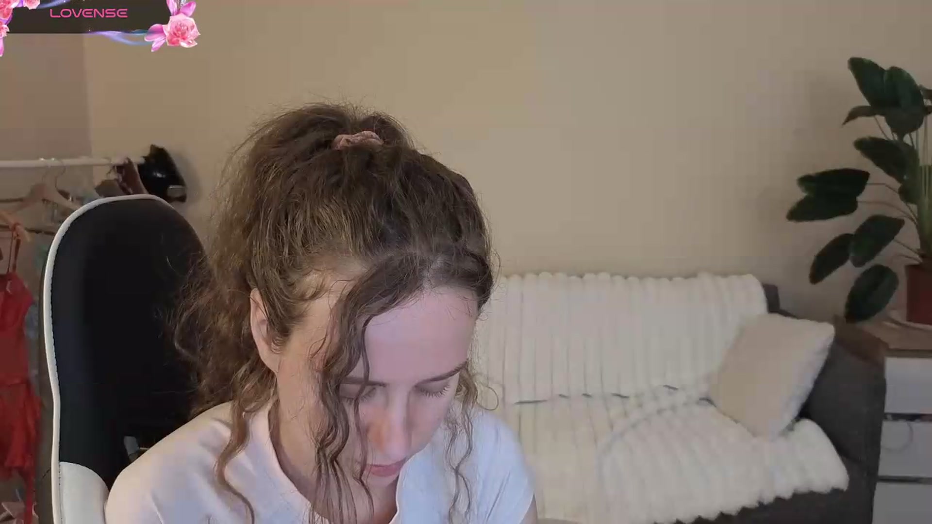Gallery image thumbnail from BlueFlowerr's myfreecams stream on, 08/19/2026, 18:11 image 13 of 20
