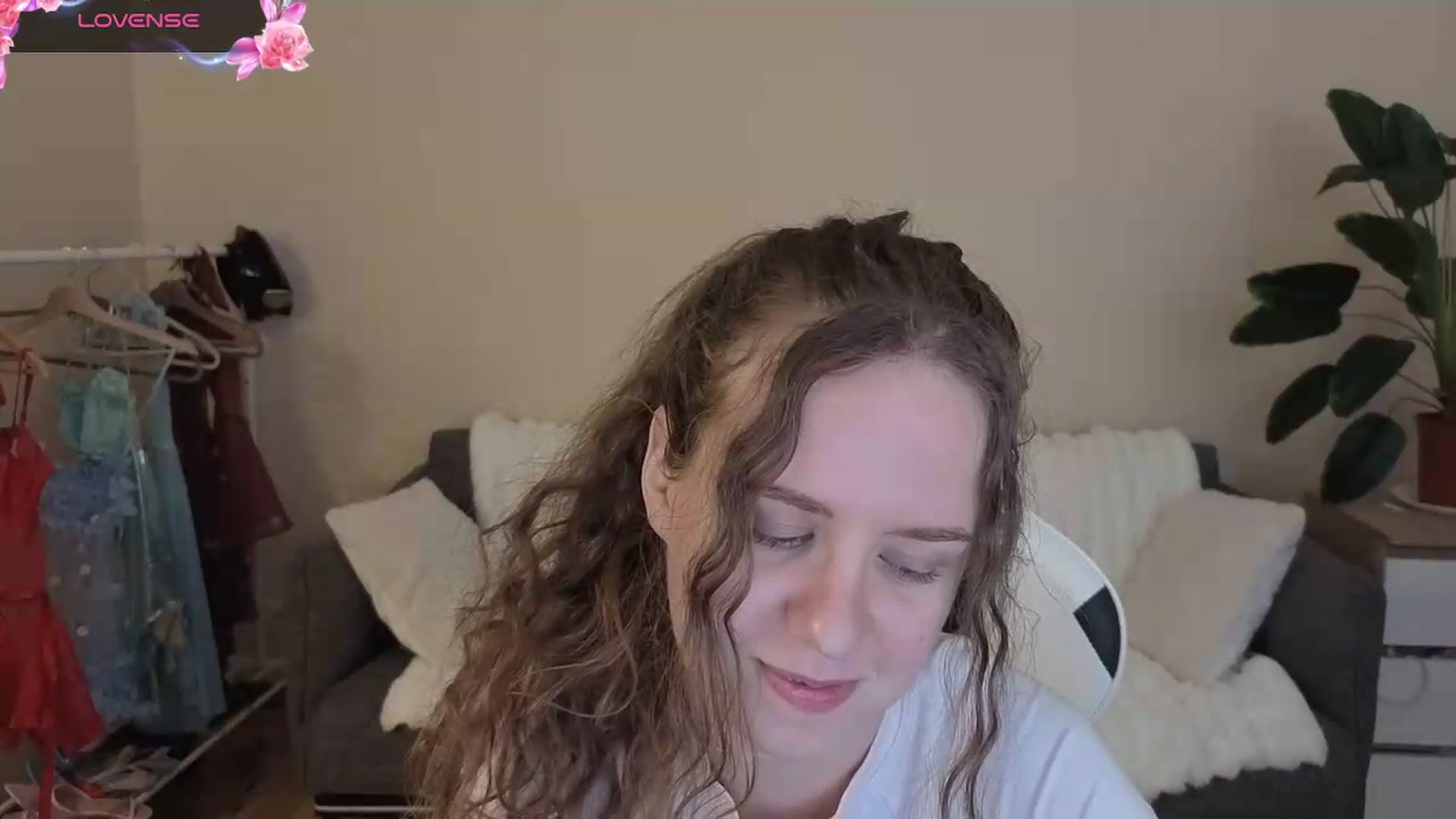 Gallery image thumbnail from BlueFlowerr's myfreecams stream on, 08/19/2026, 18:11 image 16 of 20