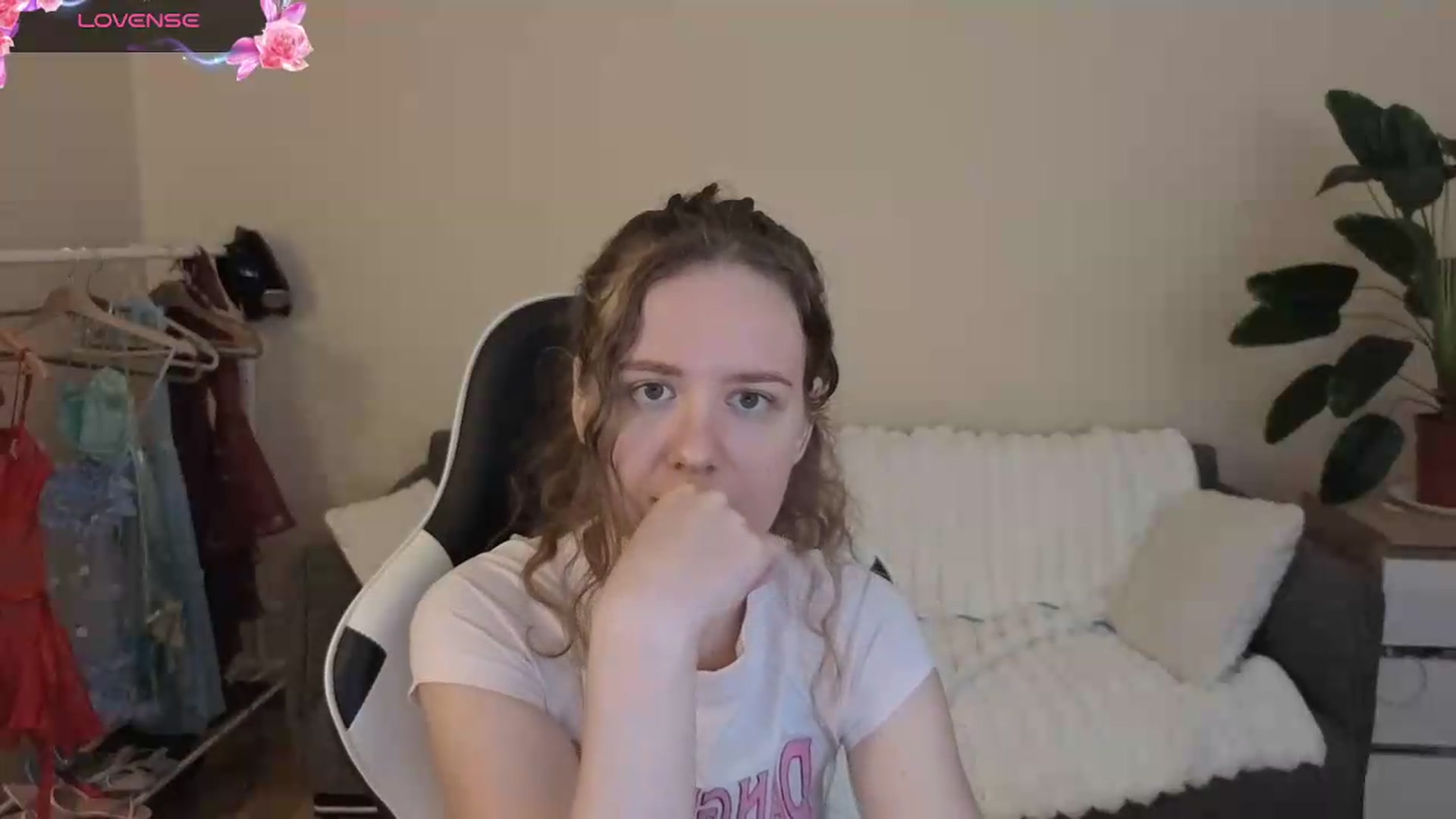Gallery image thumbnail from BlueFlowerr's myfreecams stream on, 08/19/2026, 18:11 image 12 of 20