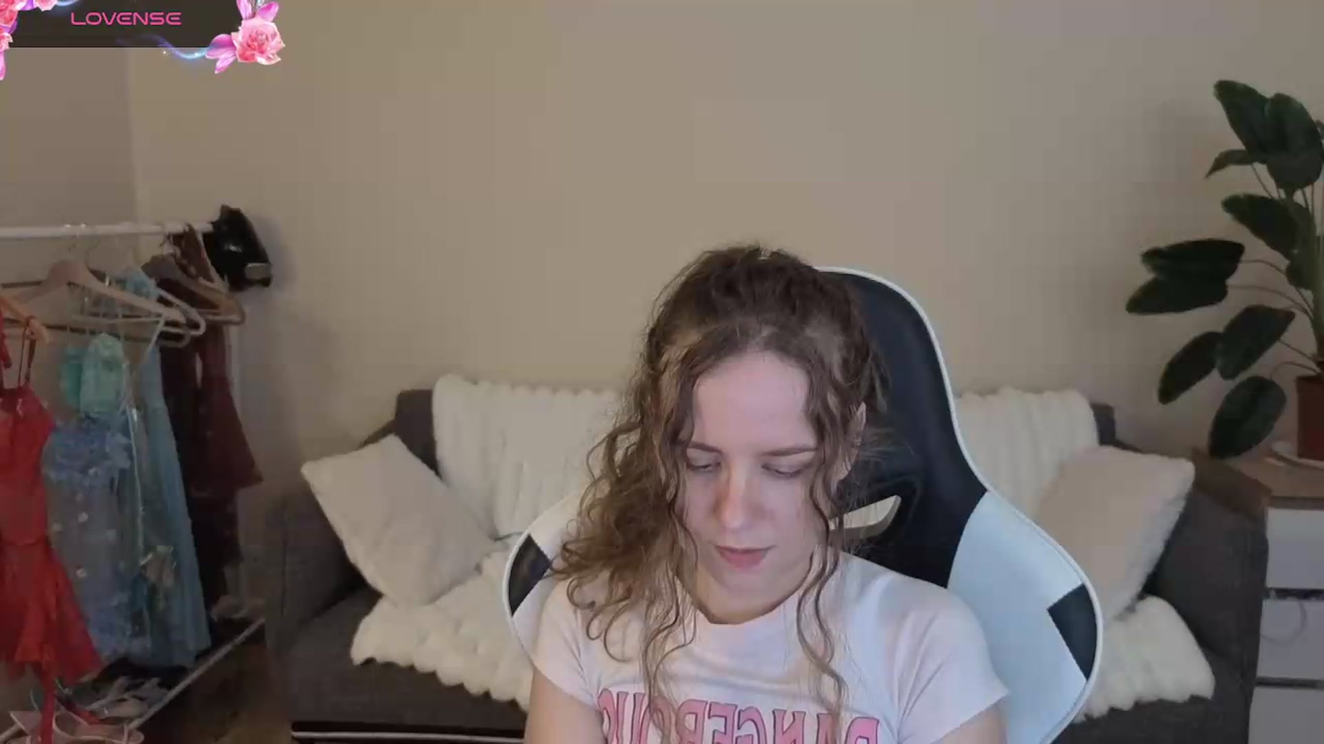 Gallery image thumbnail from BlueFlowerr's myfreecams stream on, 08/19/2026, 18:11 image 17 of 20